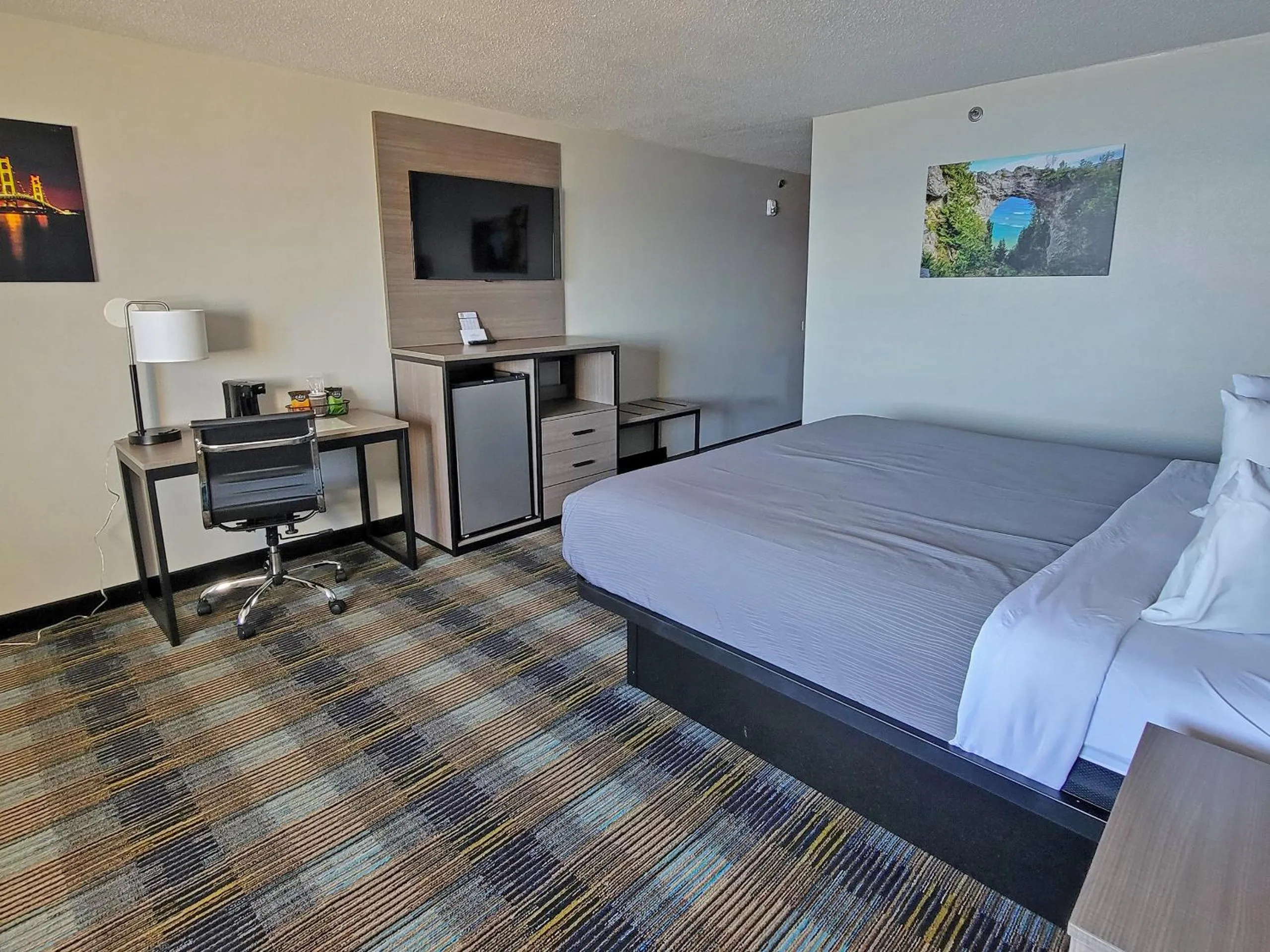 Bed in Bavarian Haus Lakefront Inn