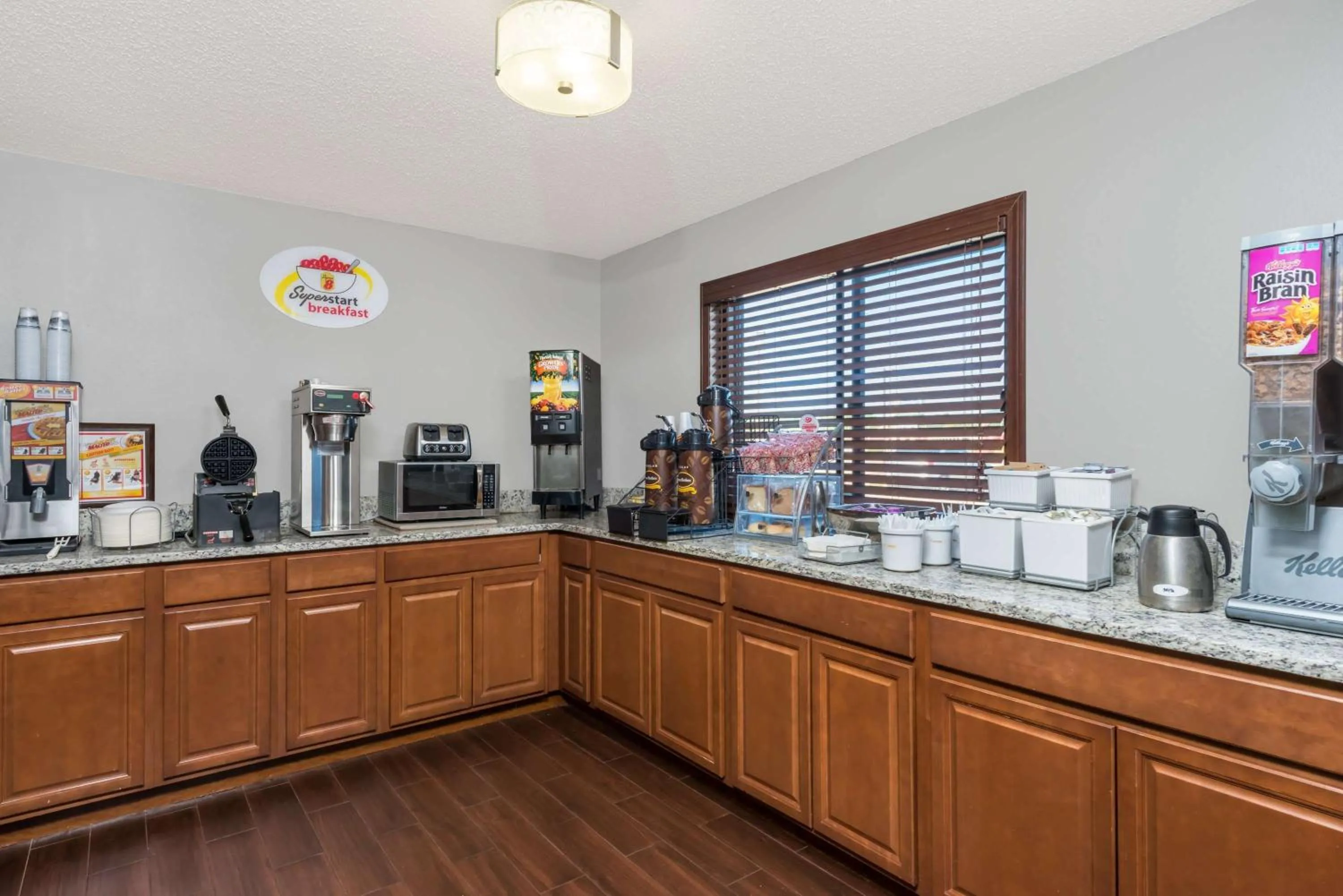 Restaurant/places to eat in Super 8 by Wyndham West Plains