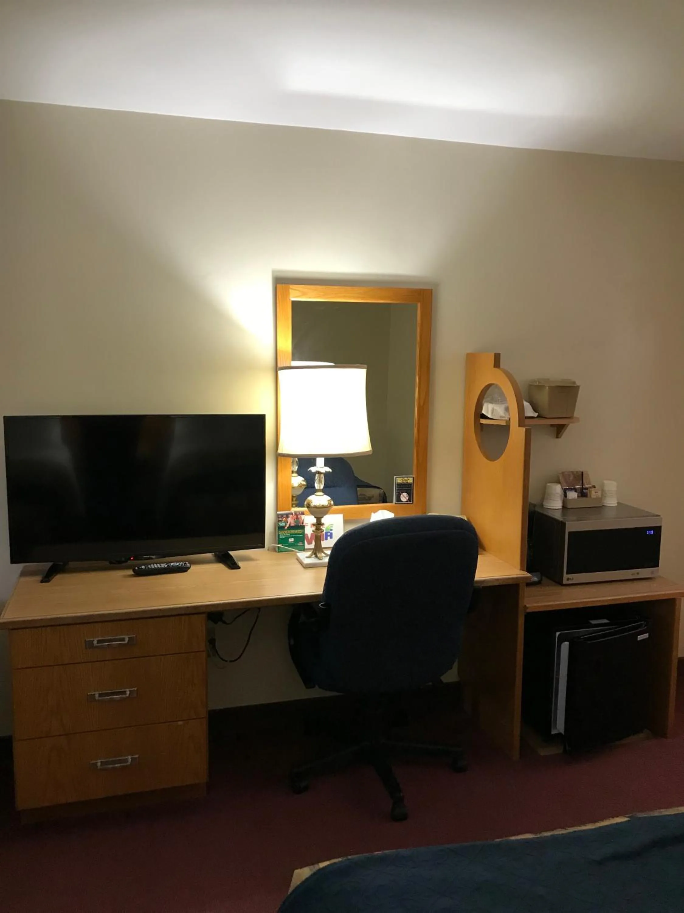 hair dresser in Trunk Road Motel