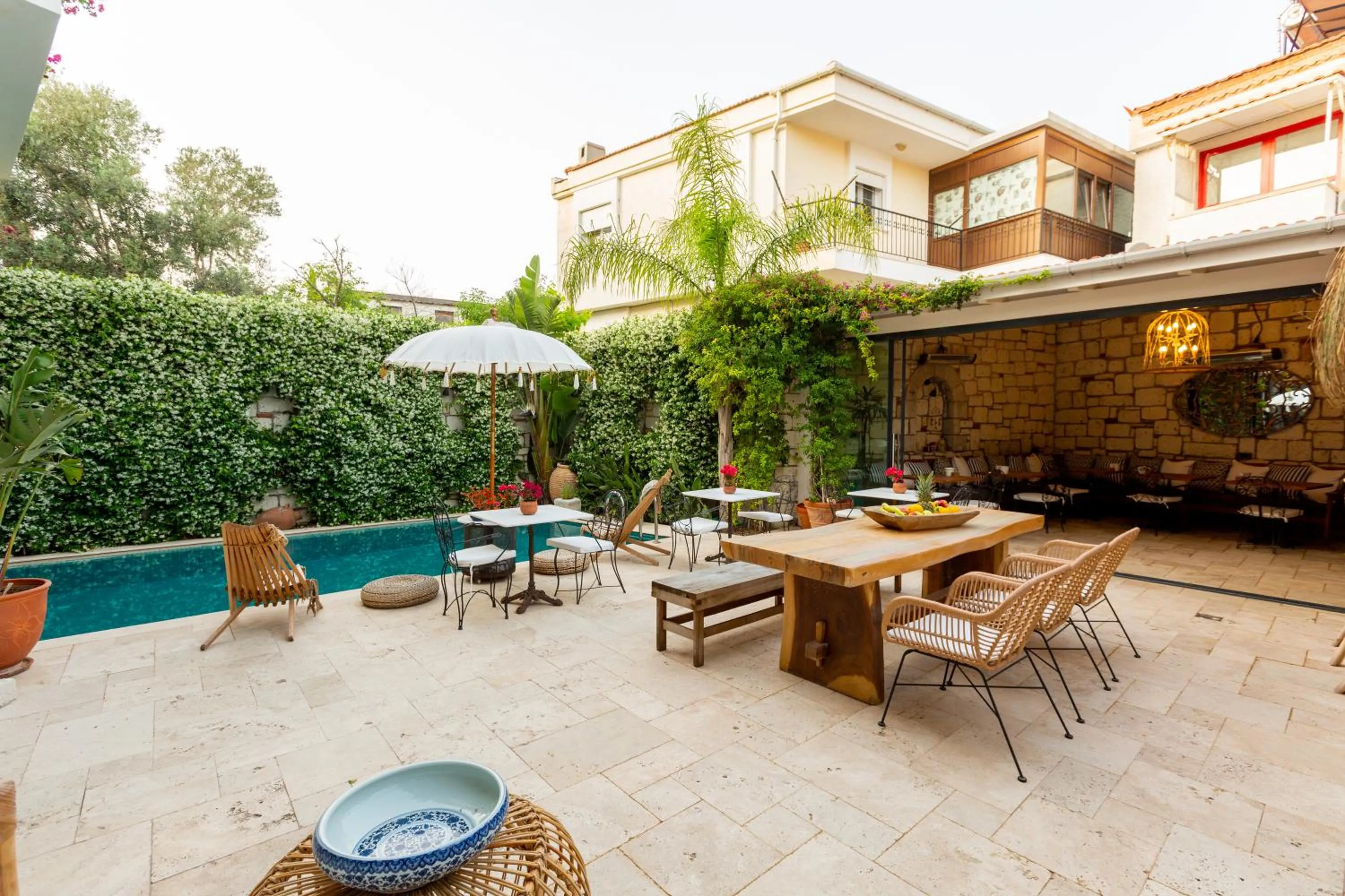 Restaurant/places to eat in Alachi Hotel