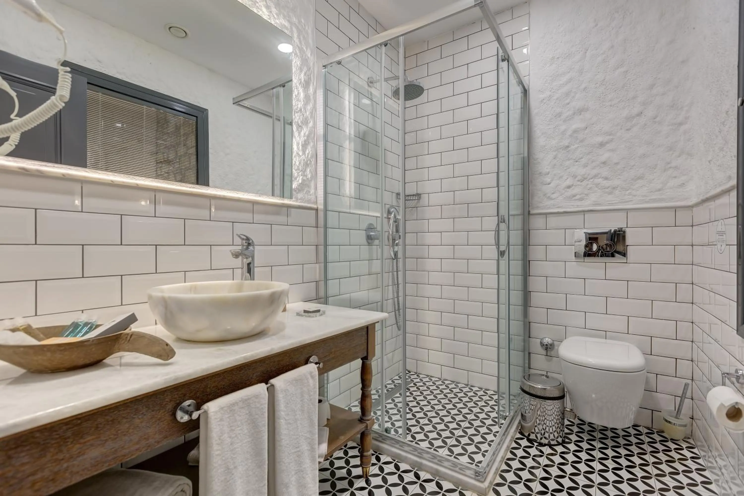 Bathroom in Alachi Hotel