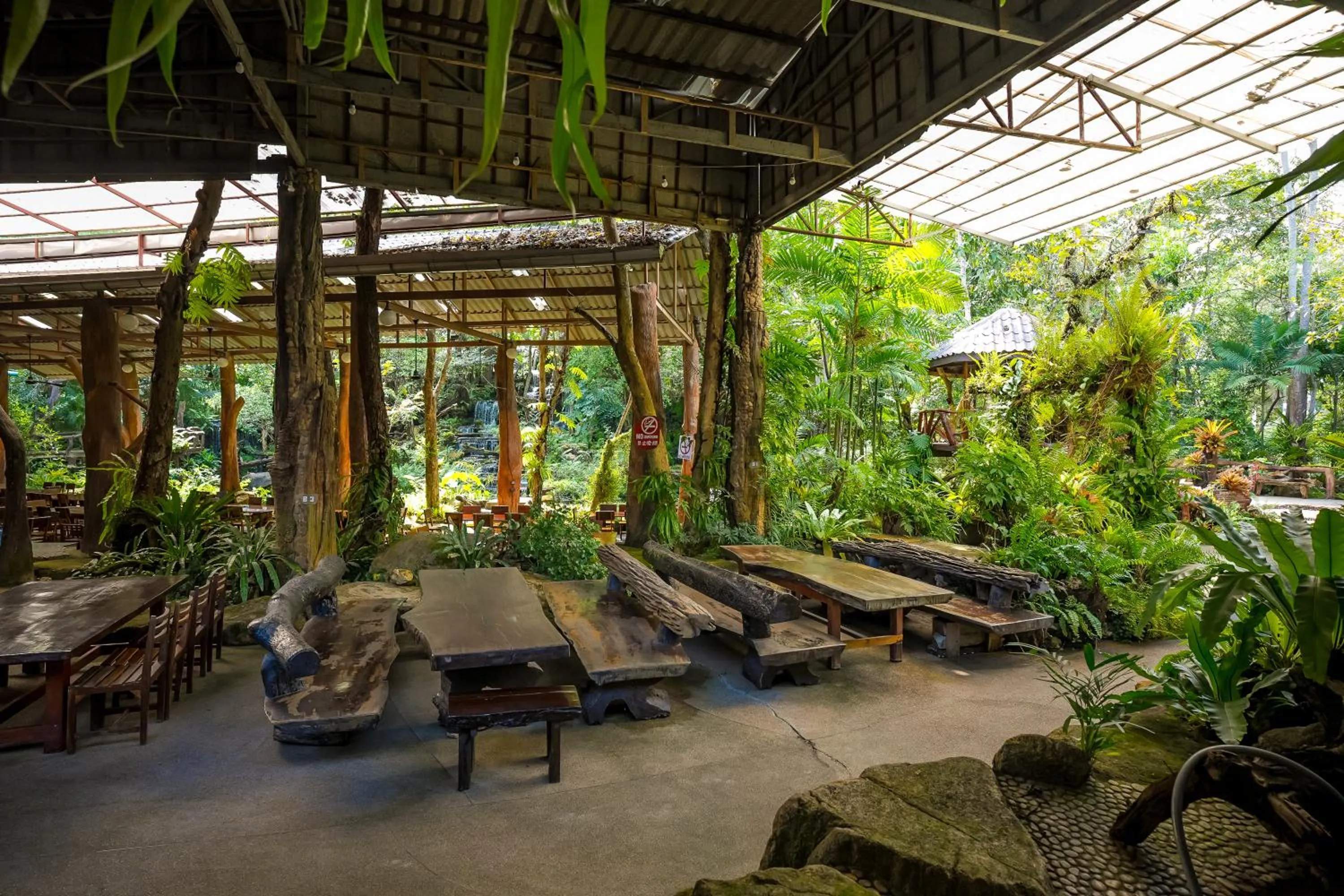 Restaurant/places to eat in Tamnanpar Resort