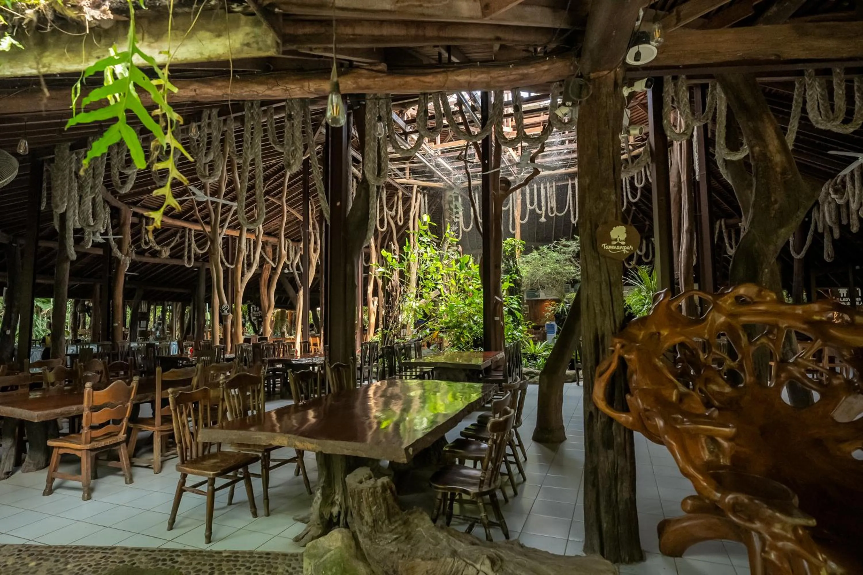 Restaurant/places to eat in Tamnanpar Resort