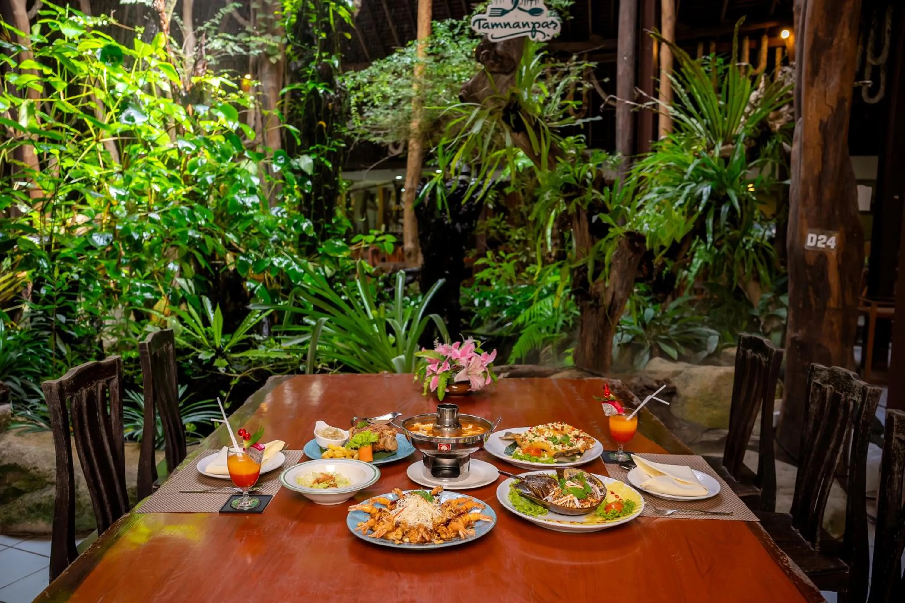 Restaurant/places to eat in Tamnanpar Resort