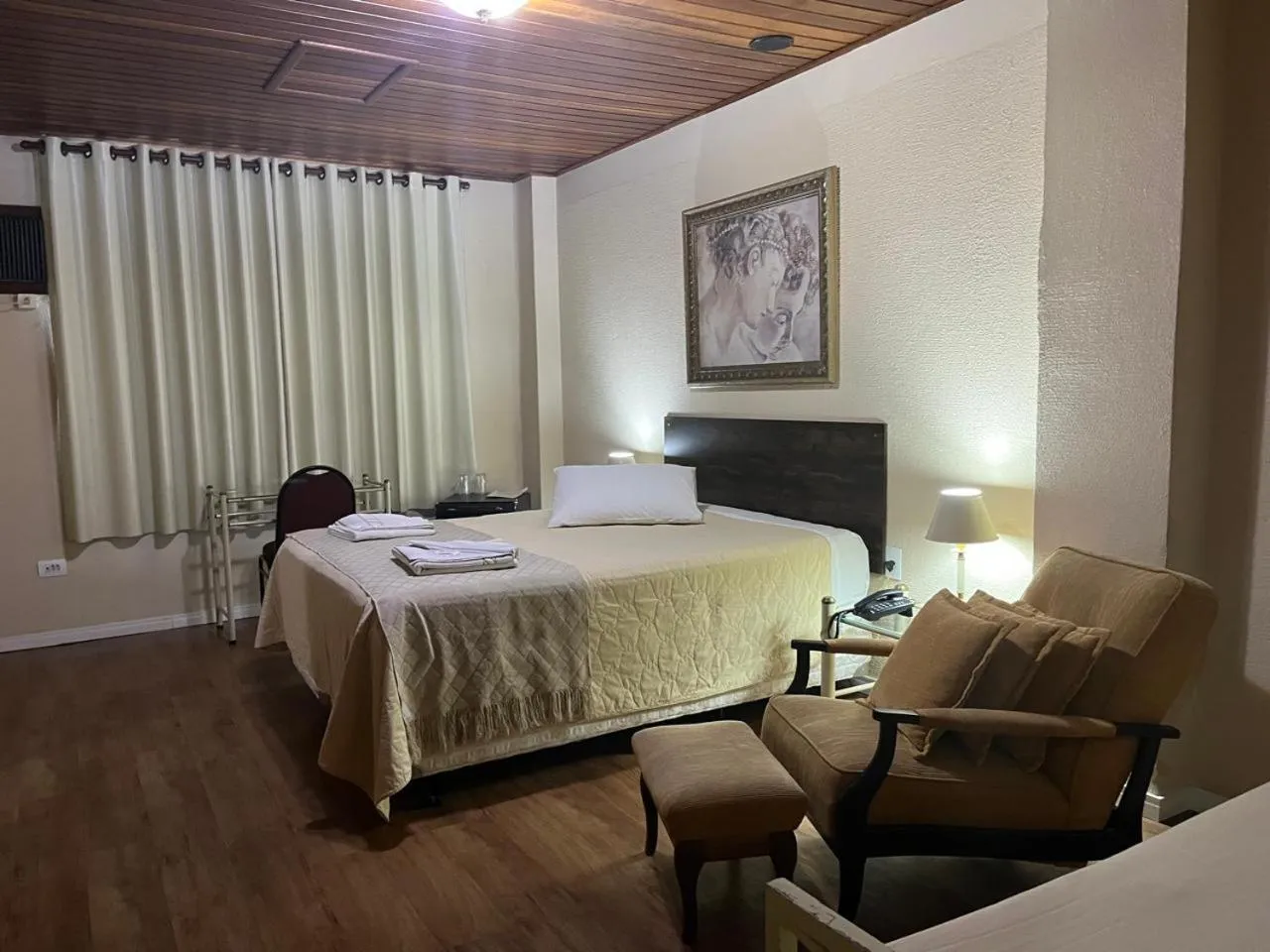 Property building, Bed in Skalla Hotel Nova Odessa