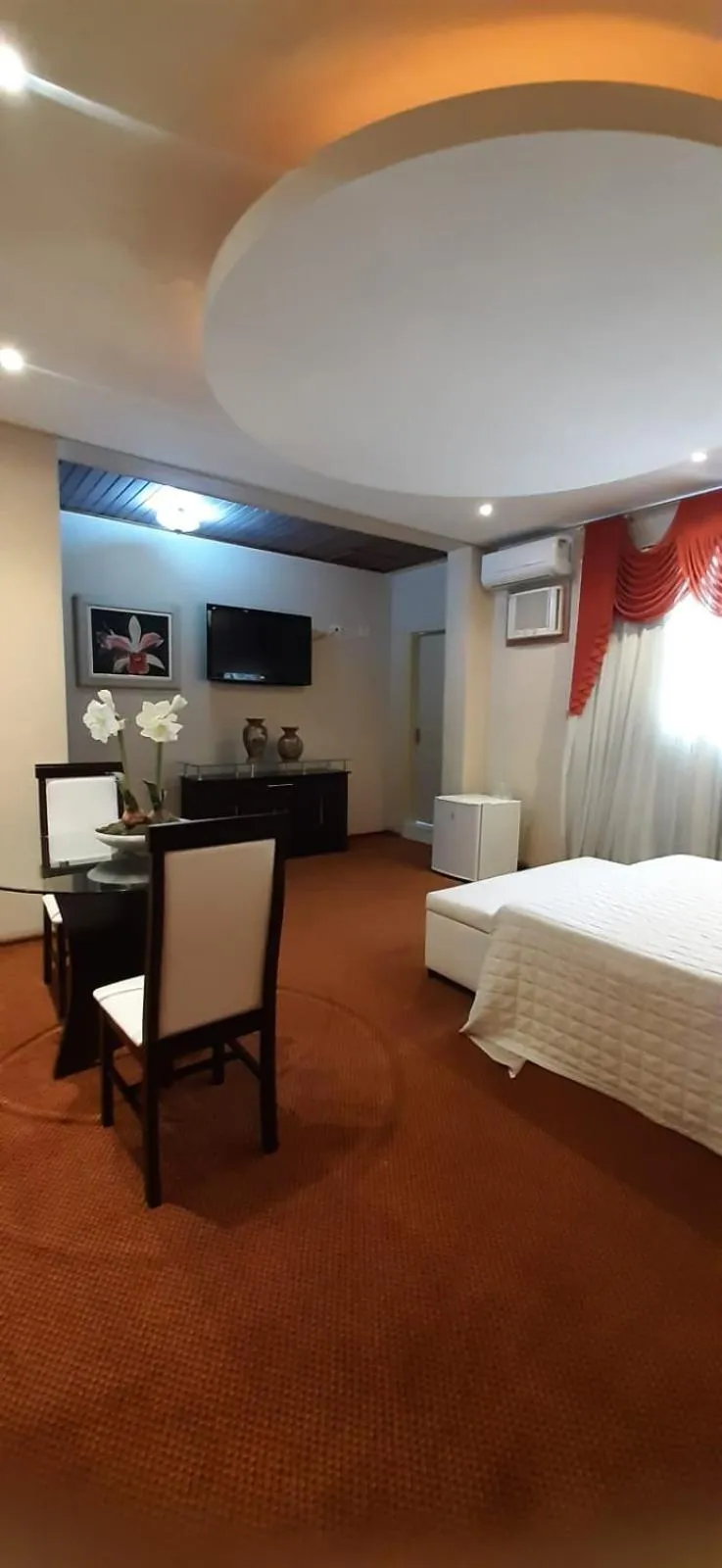 Communal lounge/ TV room, Bed in Skalla Hotel Nova Odessa