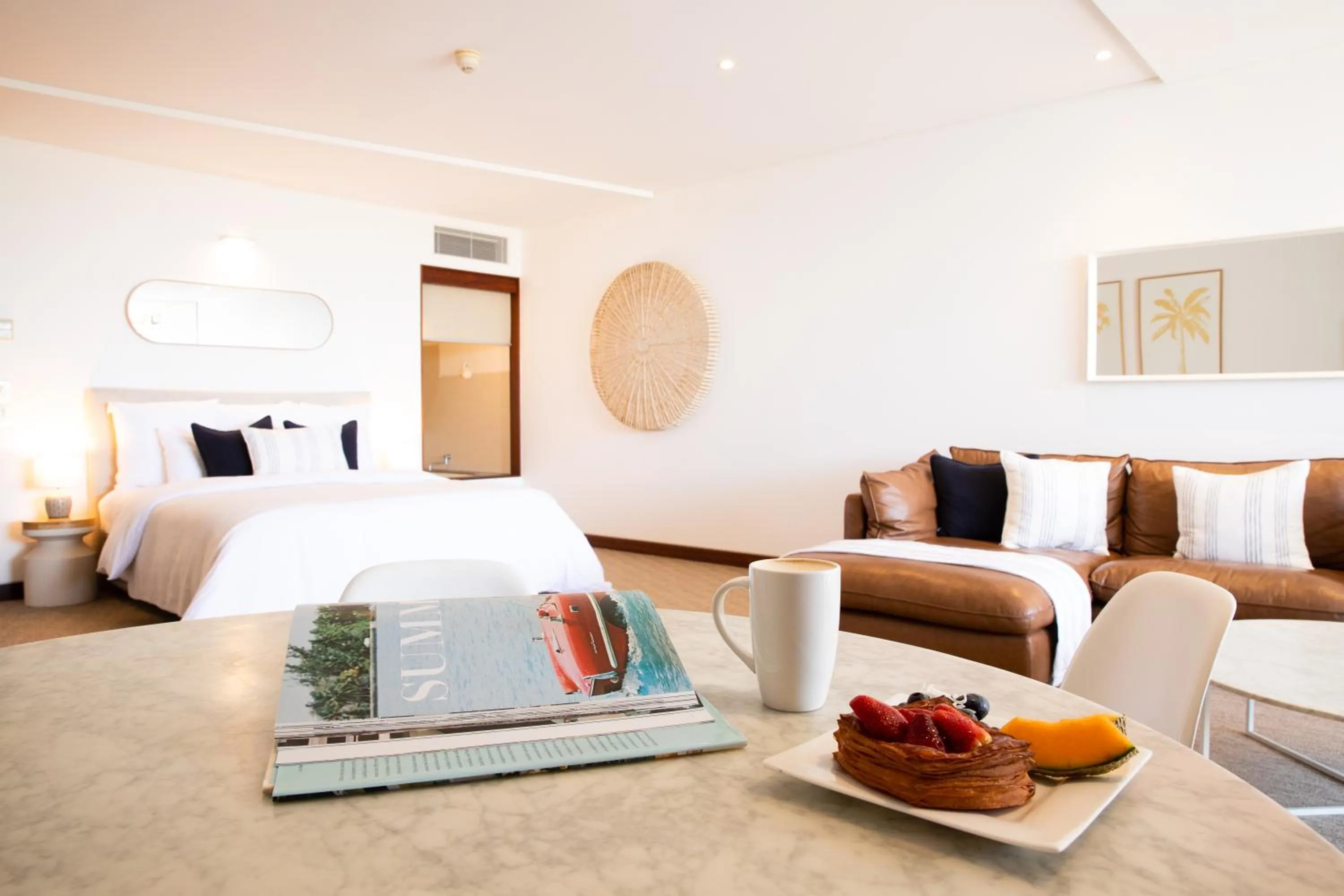 Food, Bed in Beach Suites