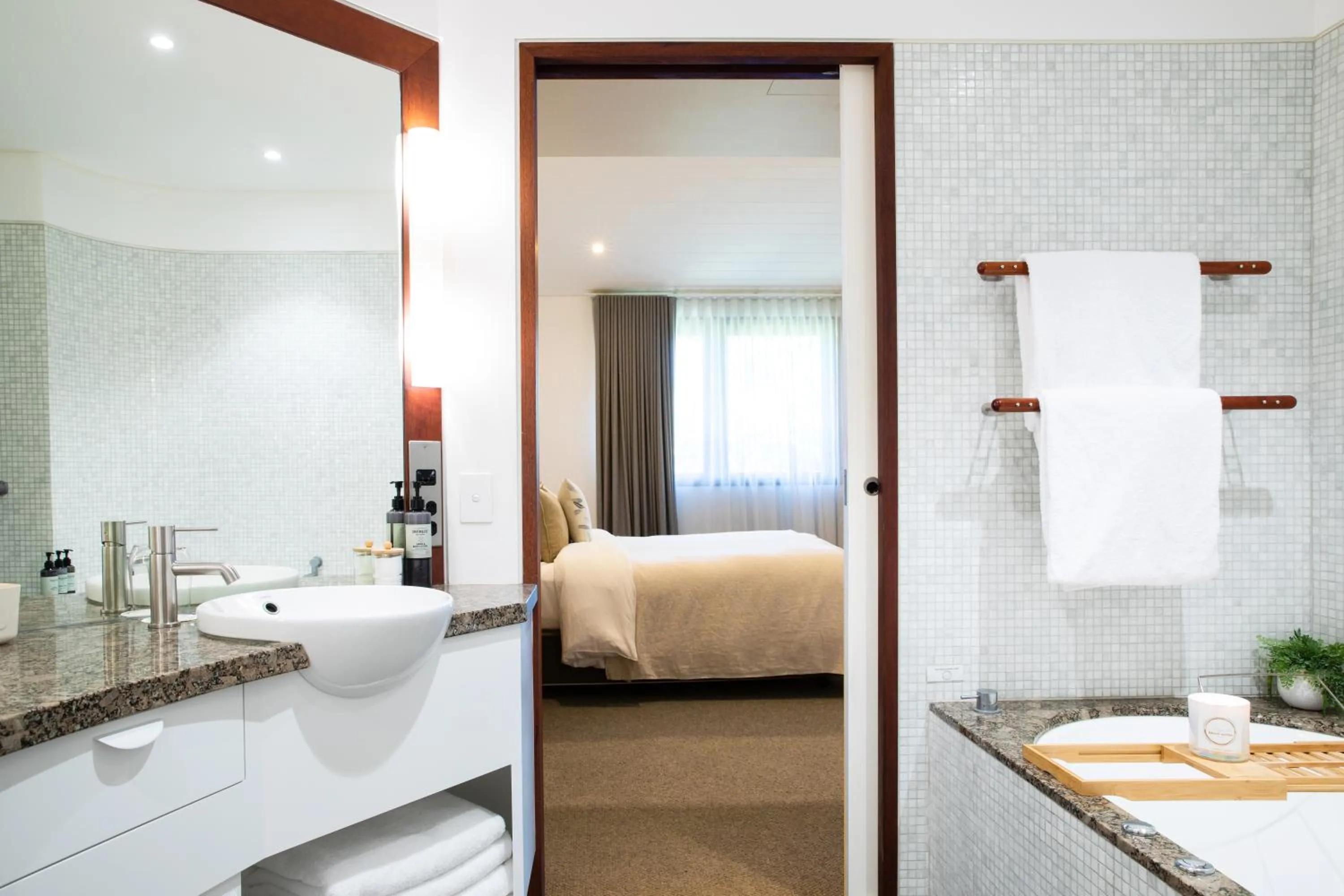 Bathroom, Bed in Beach Suites