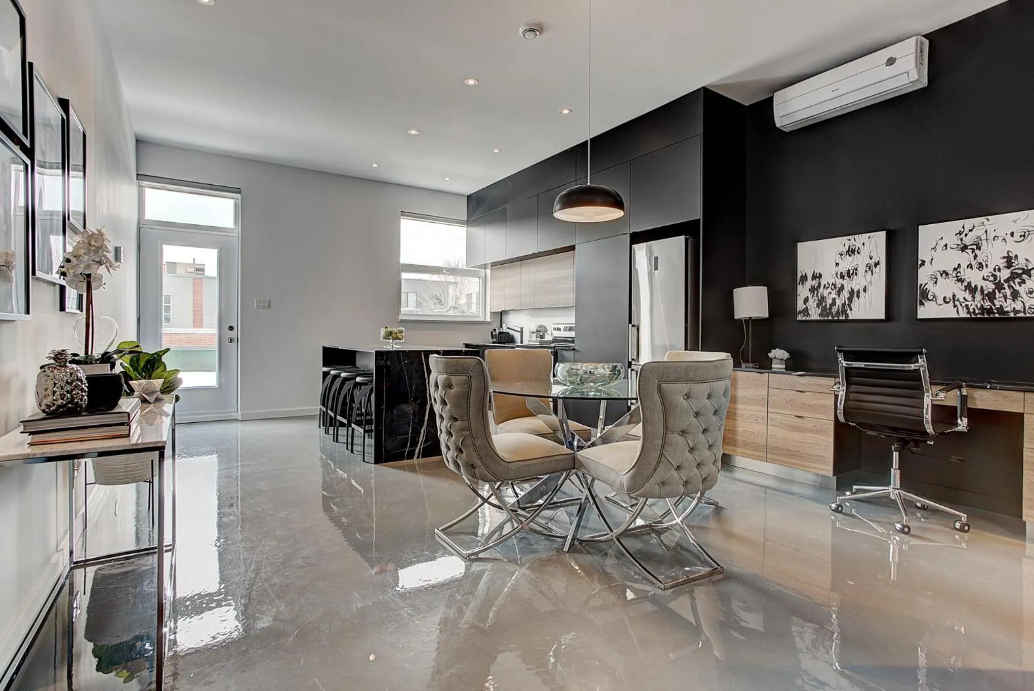 Dining area in Les Lofts du Centre by Simplissimmo