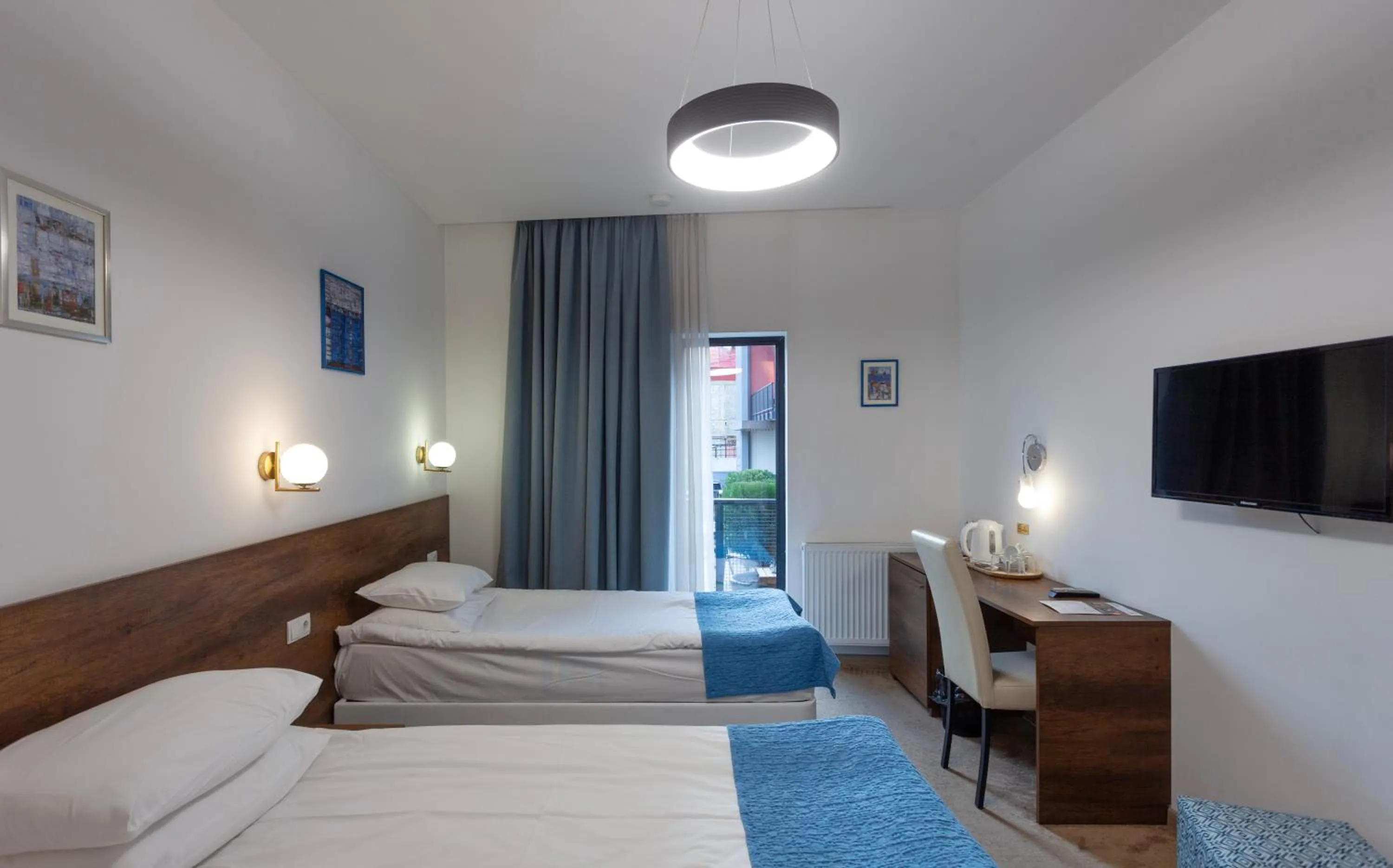 Bedroom, Bed in Alliance Hotel