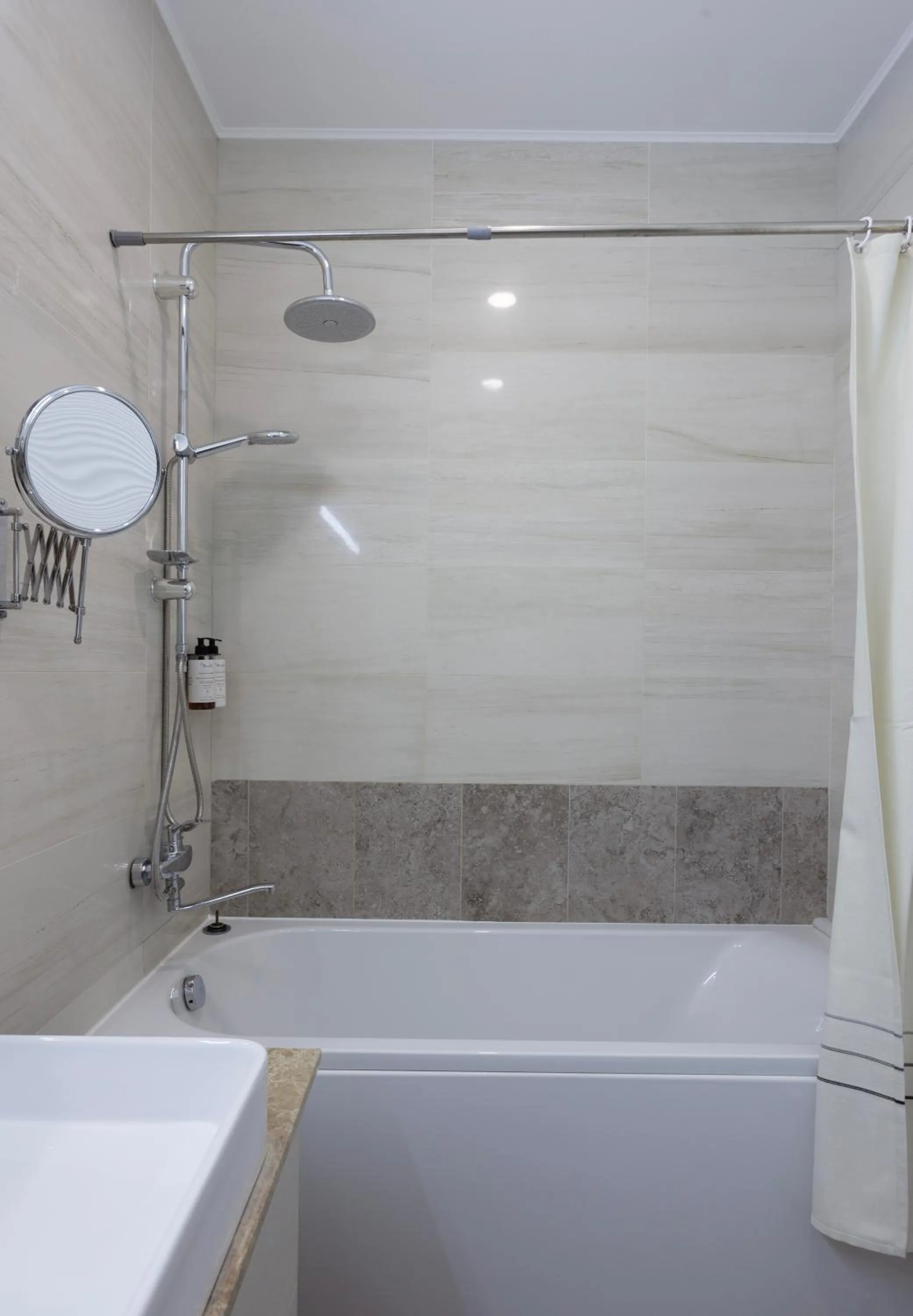 Bathroom in Alliance Hotel