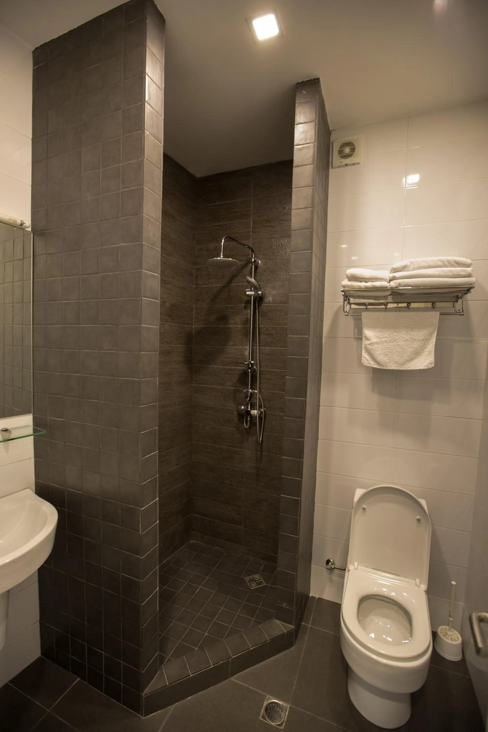 Bathroom in Alliance Hotel