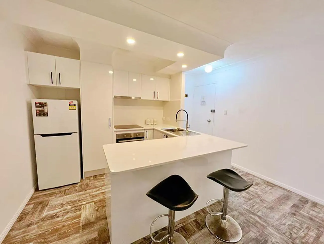 Kitchen or kitchenette in Karana Palms Resort