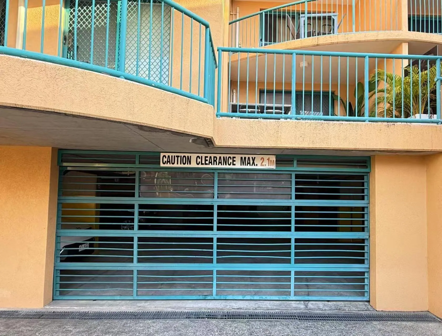 Parking in Karana Palms Resort