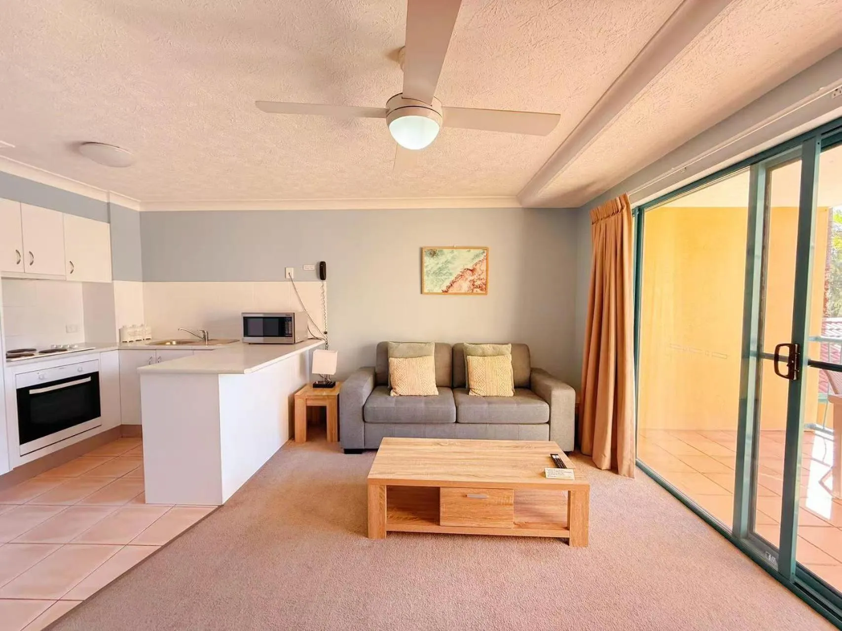 Kitchen or kitchenette in Karana Palms Resort