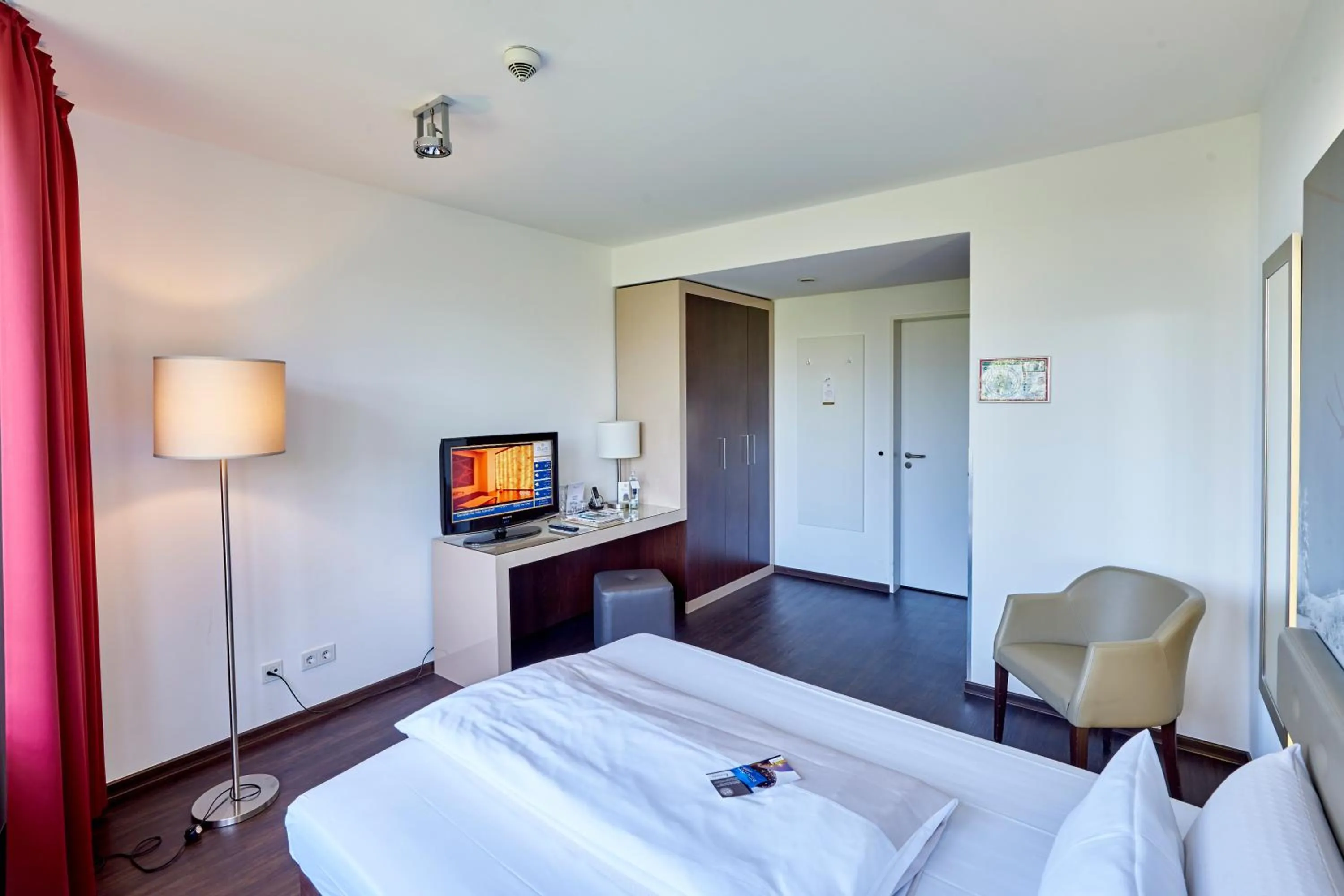 Photo of the whole room, Bed in Hotel Oversum Winterberg Ski- und Vital Resort