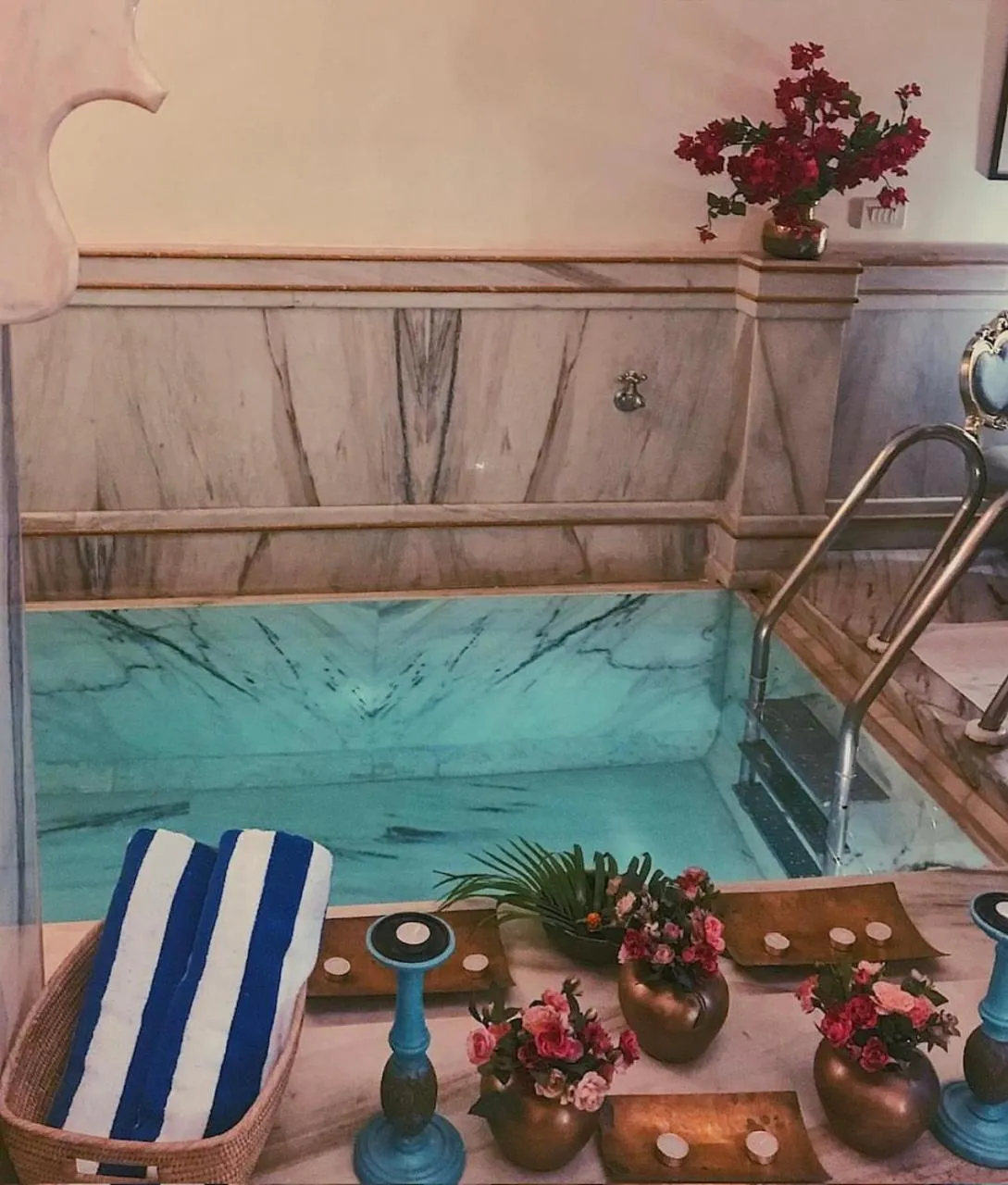 Swimming pool in Hotel Udai Kothi