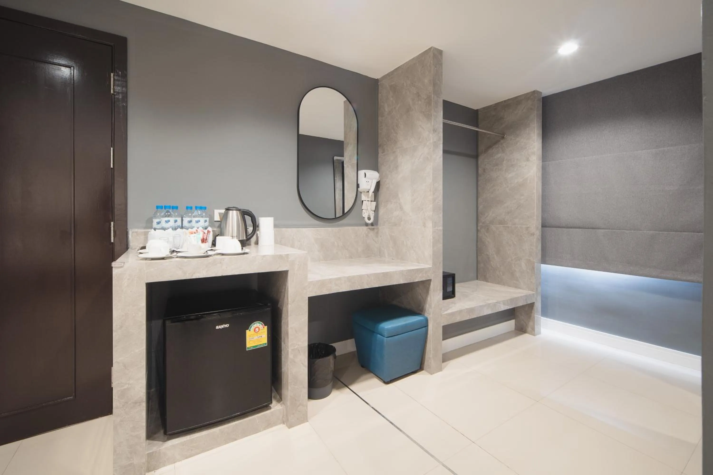 Bedroom, Bed in Grand Alpine Hotel