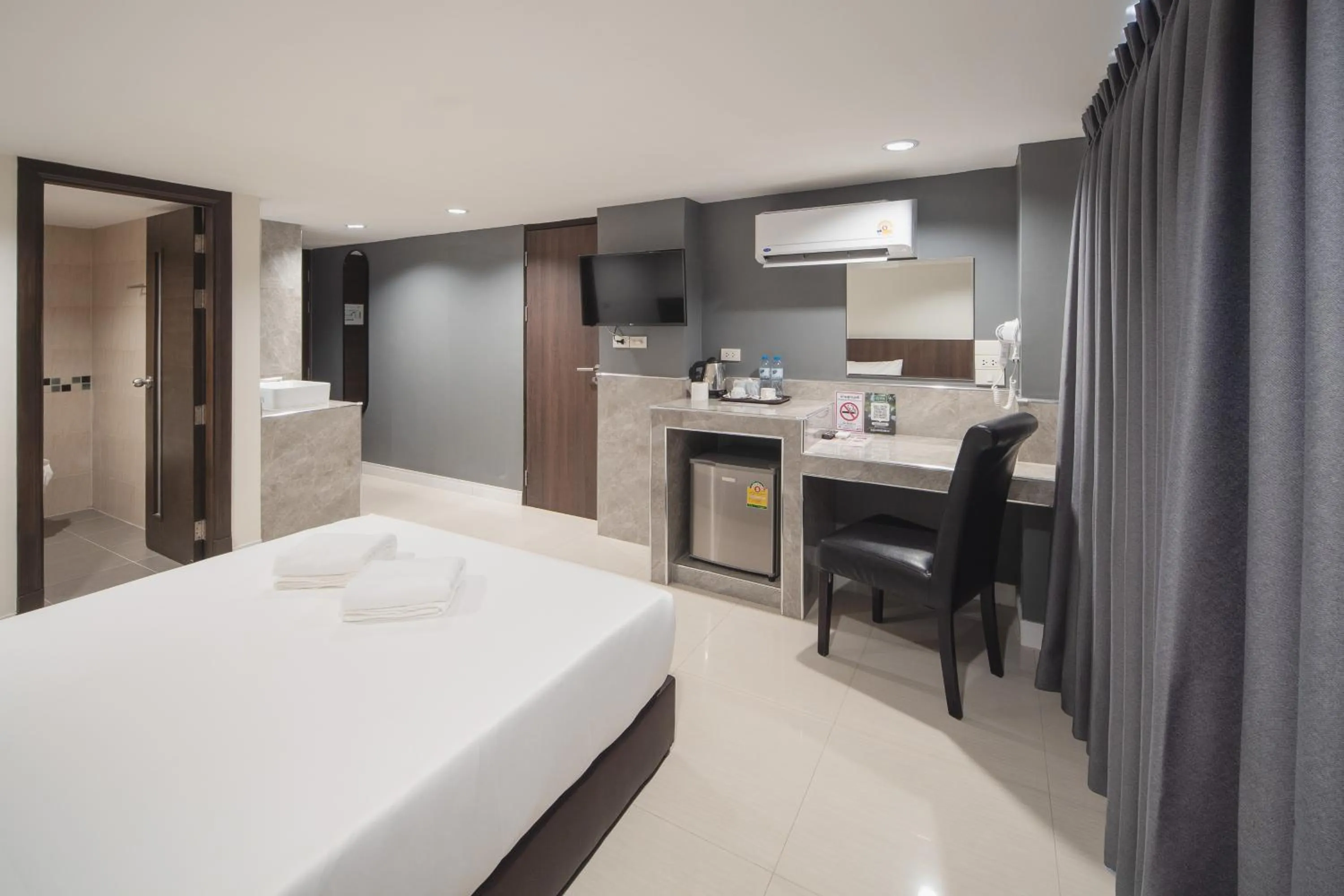 Bed in Grand Alpine Hotel