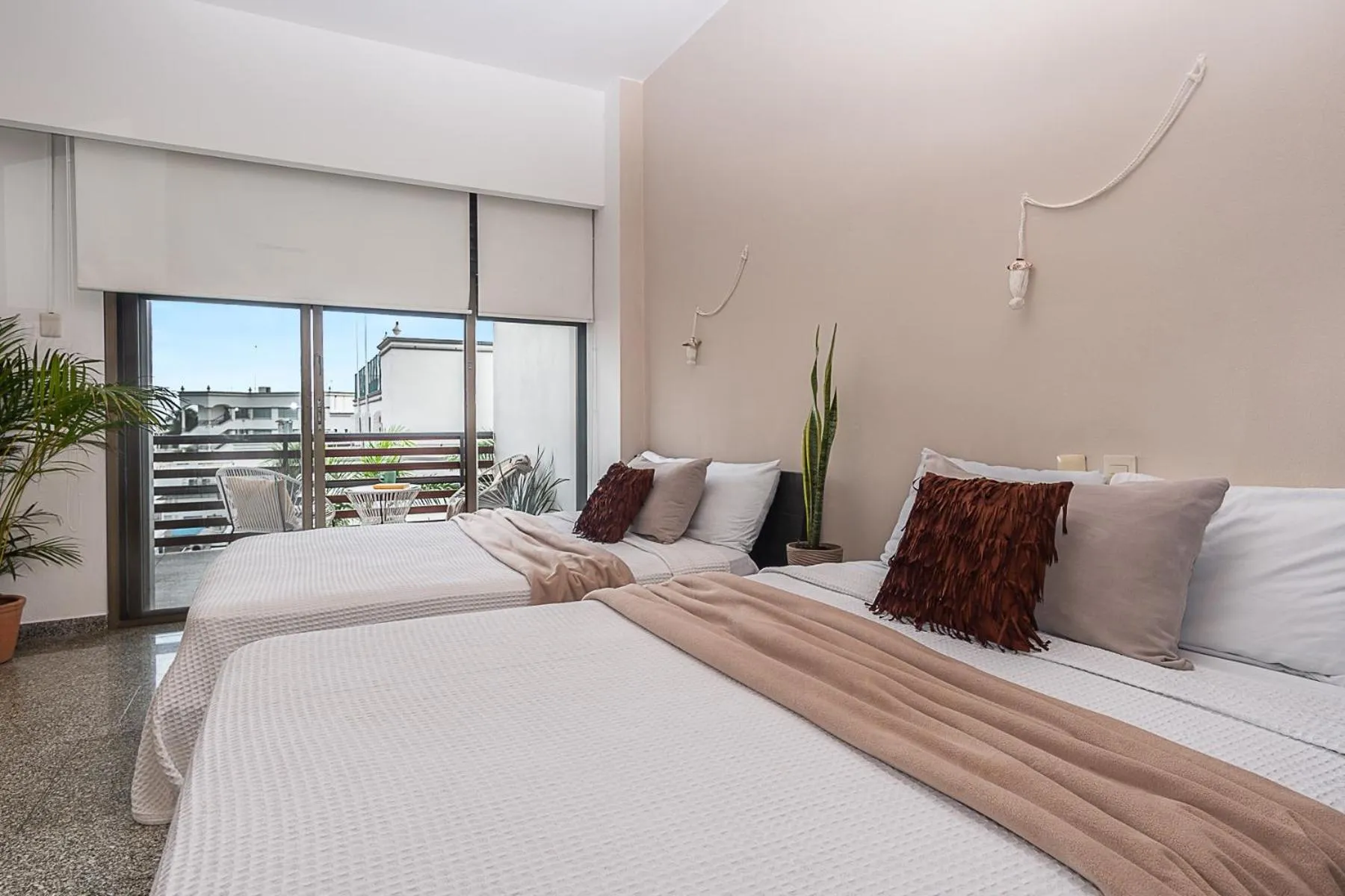 Bedroom, Bed in Infinito by Zamá Homes