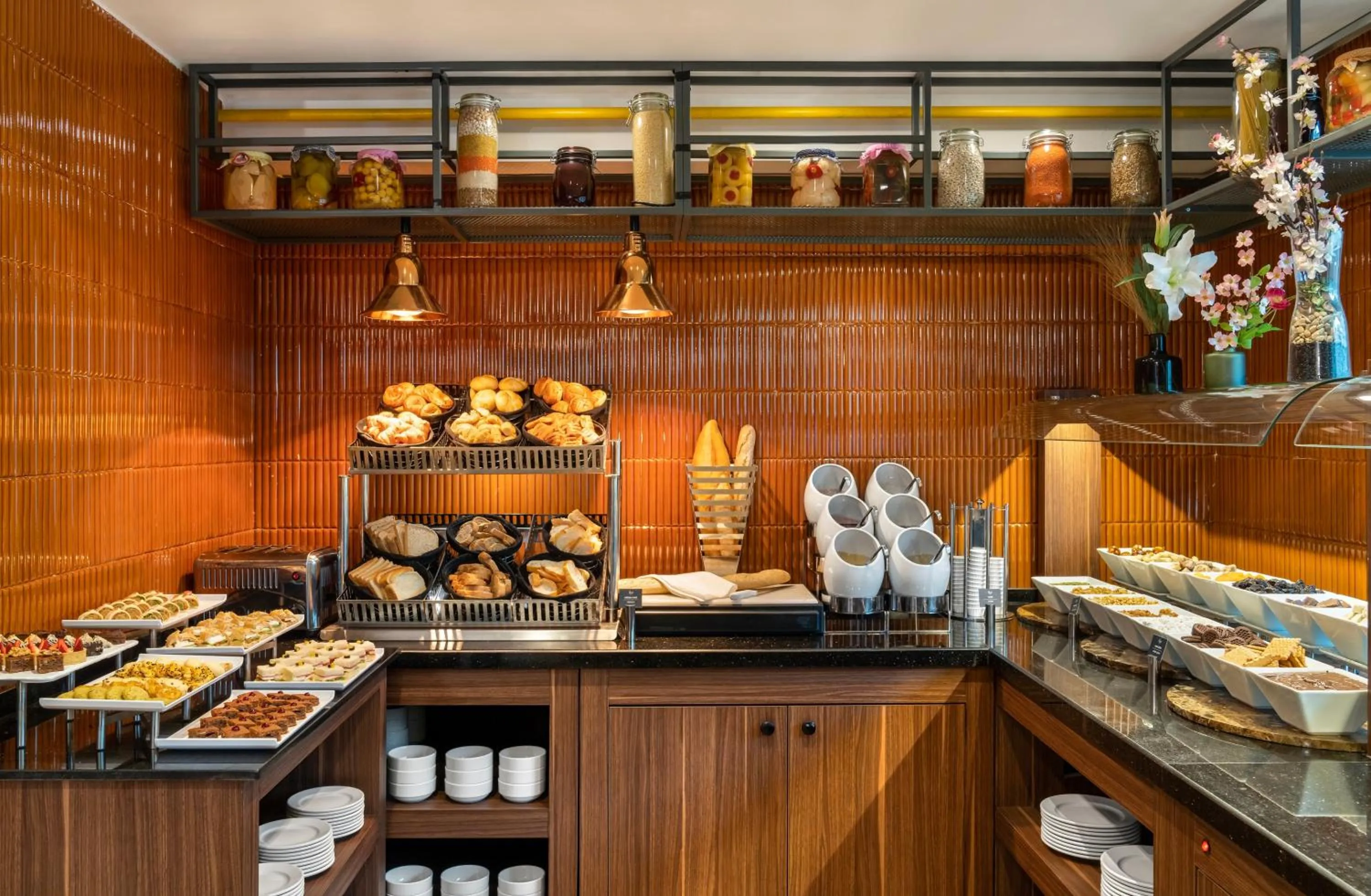 Restaurant/places to eat in Aspera Hotel Altunizade