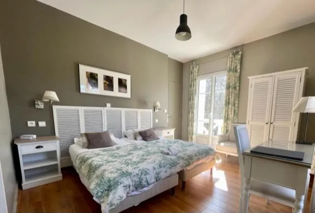 Bed in Hôtel De La Terrasse