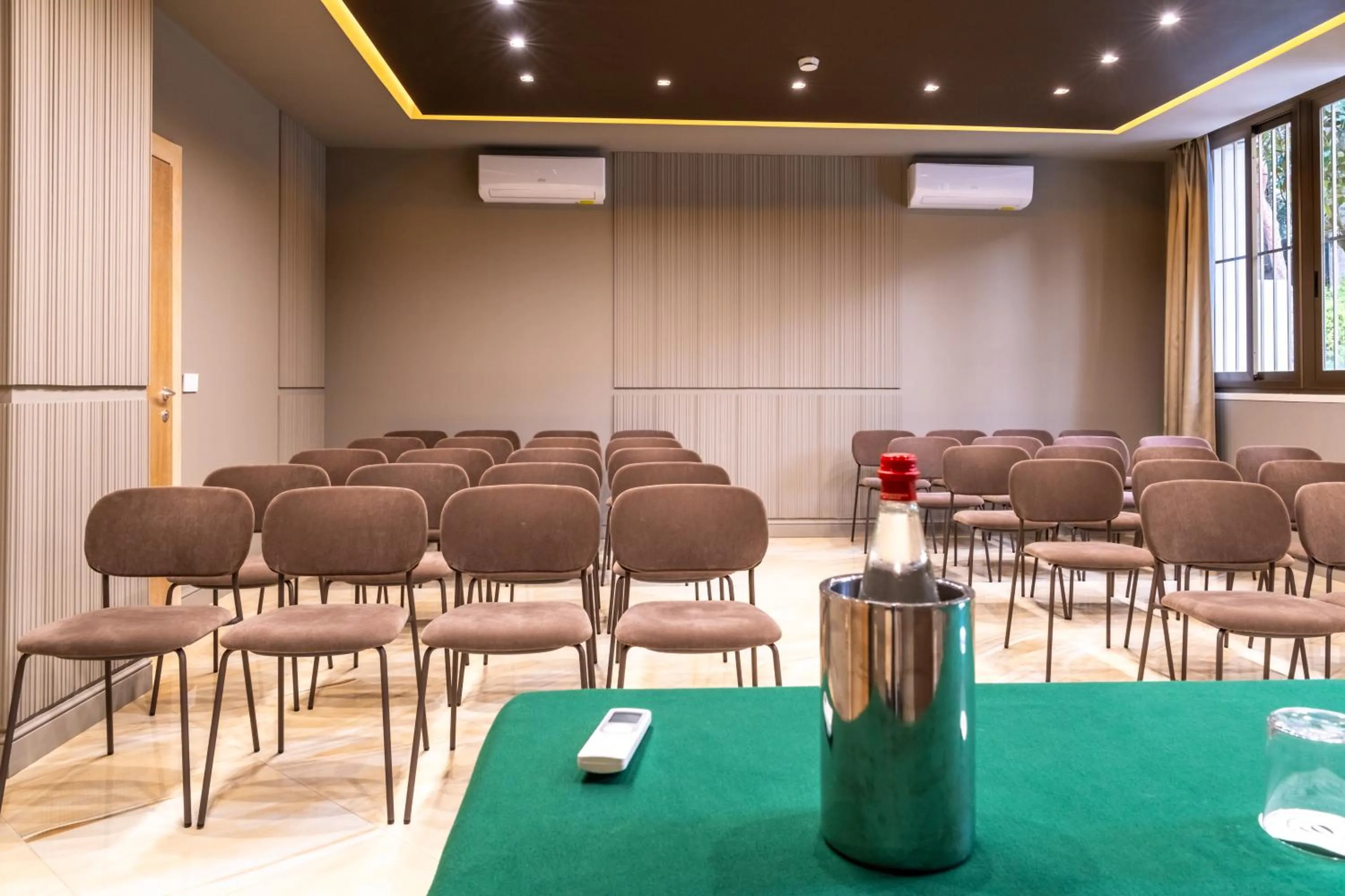Meeting/conference room in 501 Hotel