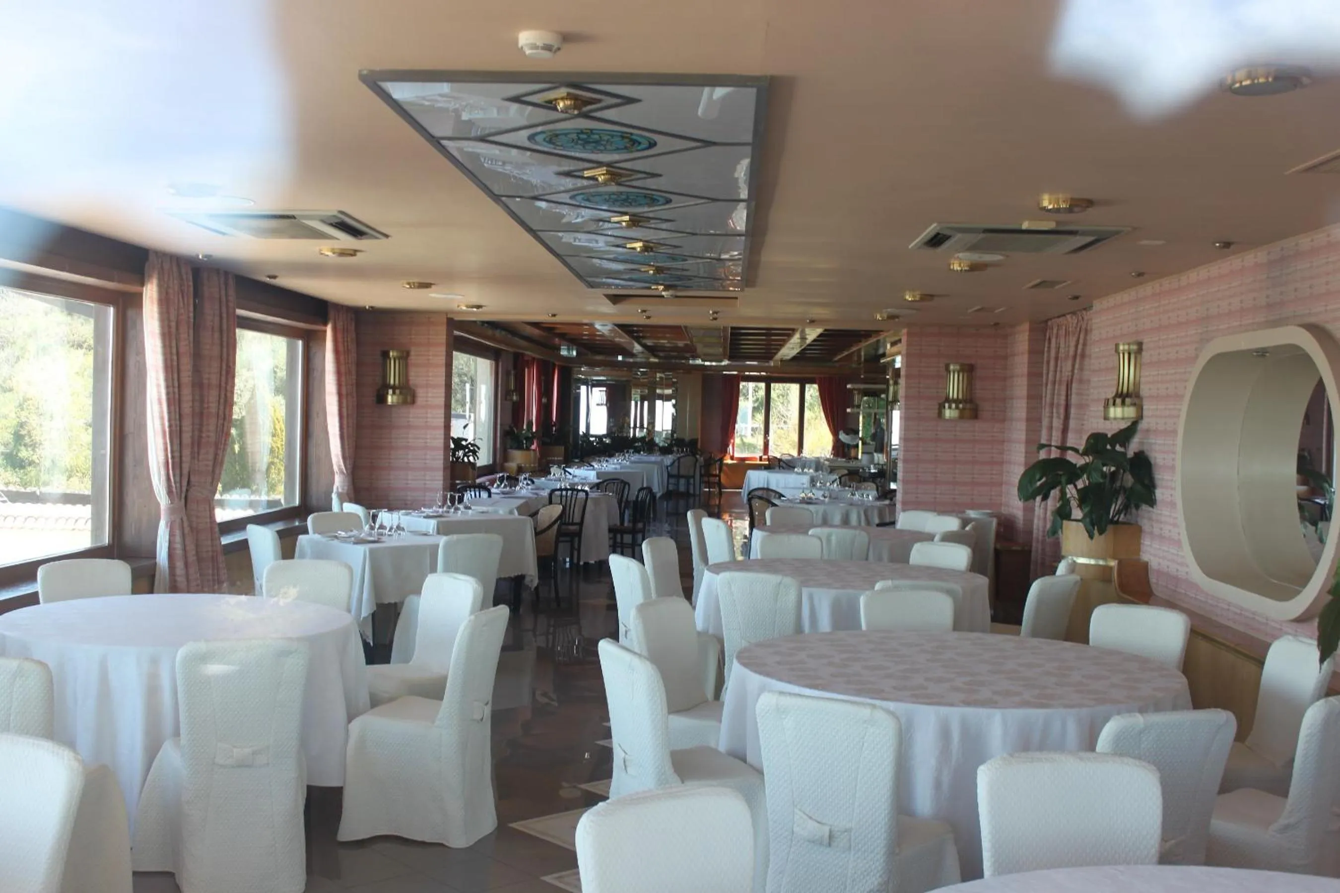 Restaurant/places to eat in 501 Hotel