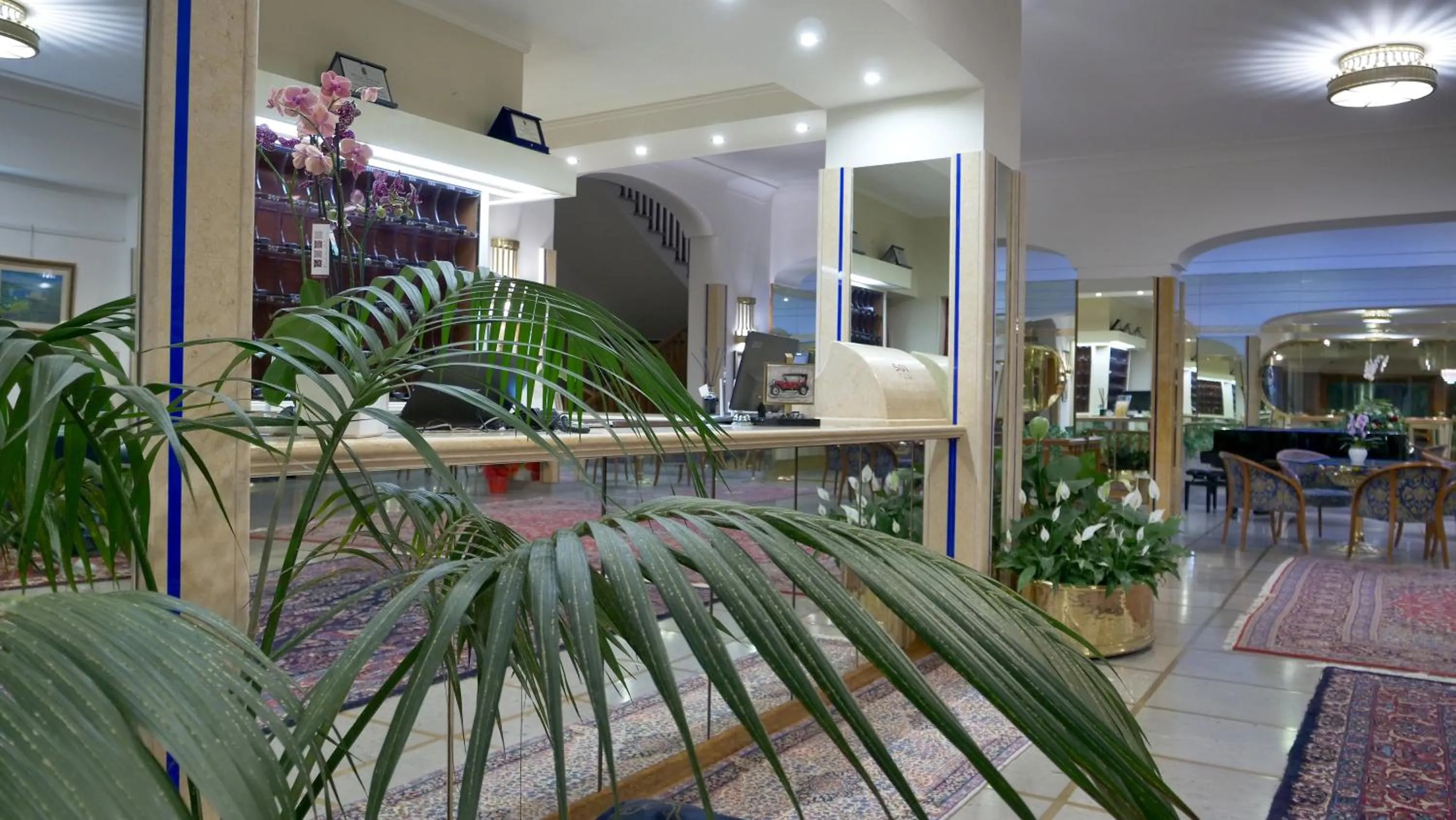 Lobby or reception in 501 Hotel