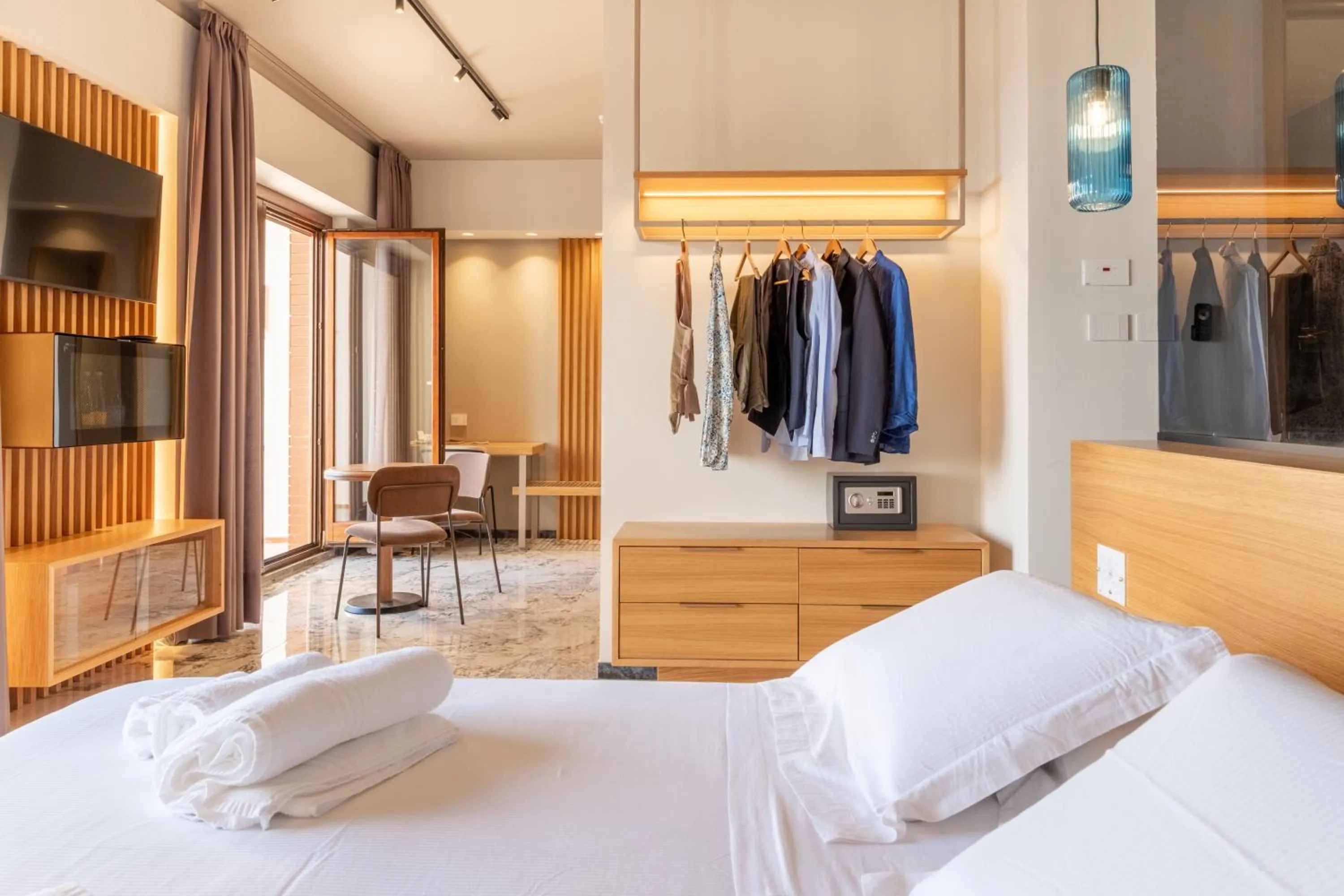 safe, Bed in 501 Hotel