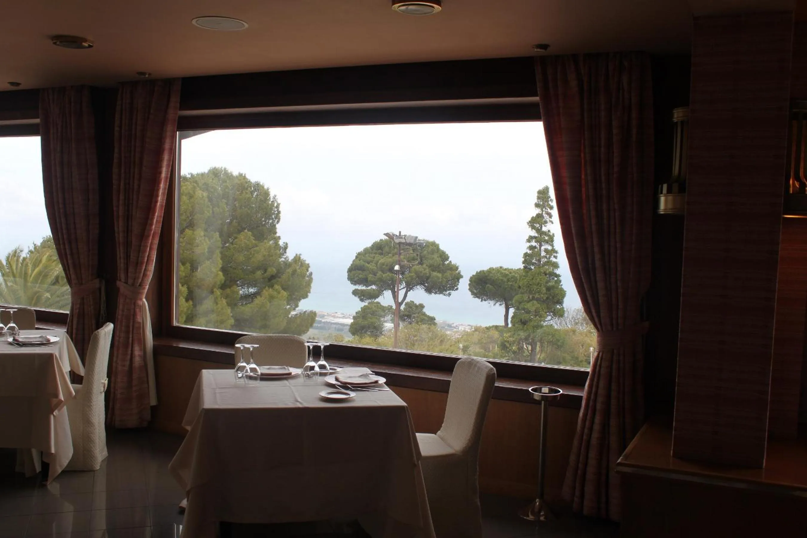 Restaurant/places to eat in 501 Hotel