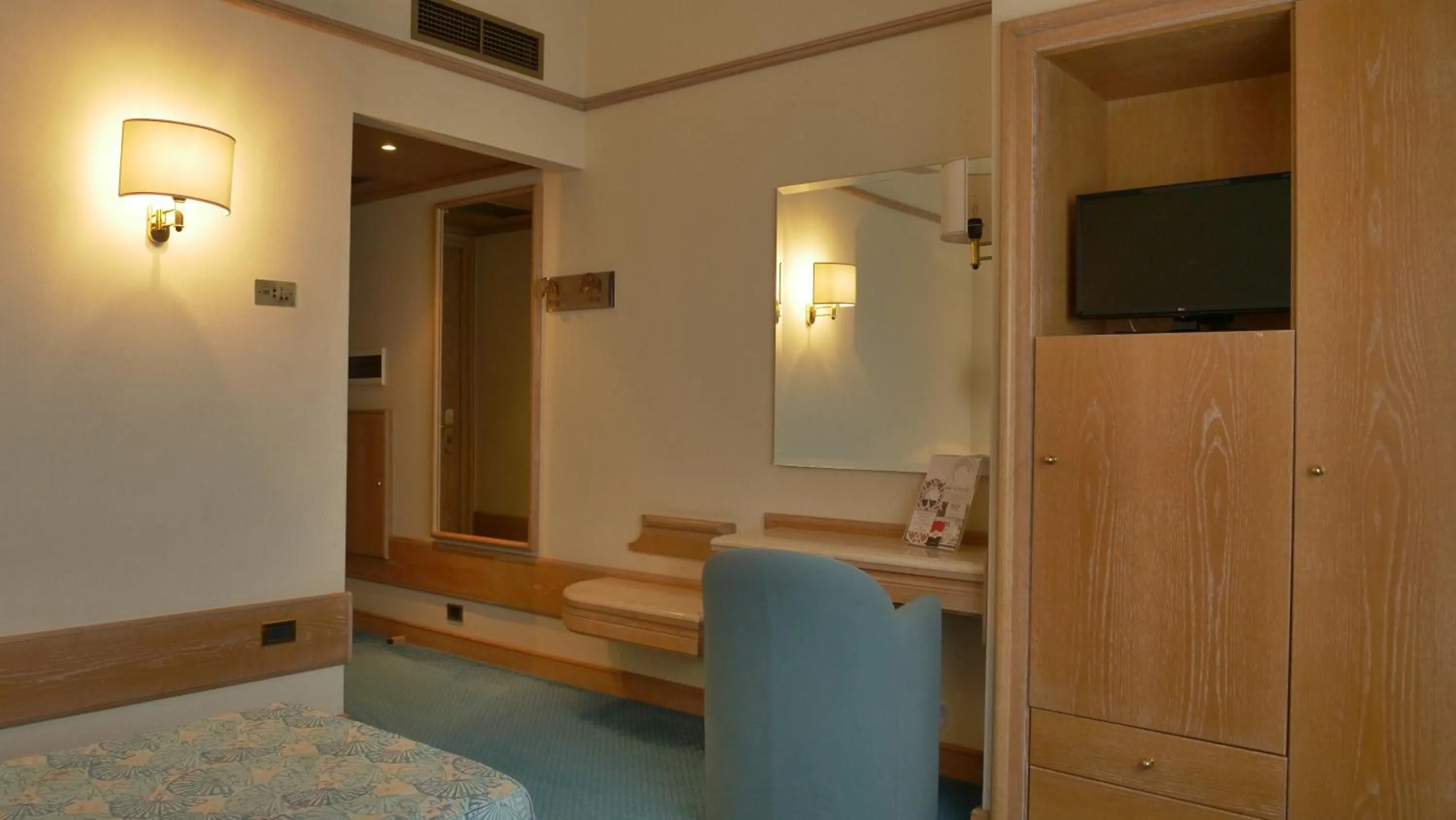 TV and multimedia in 501 Hotel