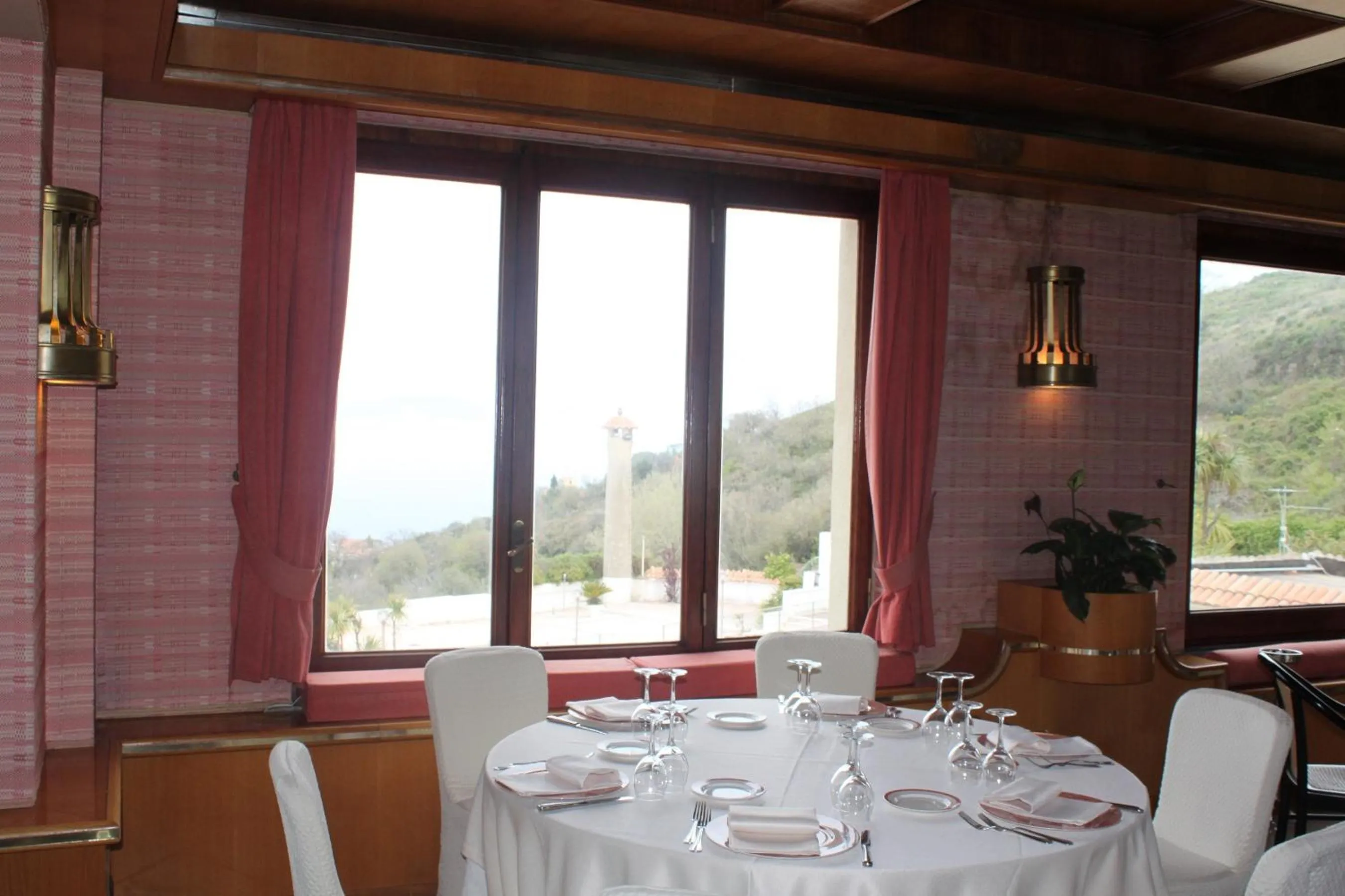 Restaurant/places to eat in 501 Hotel