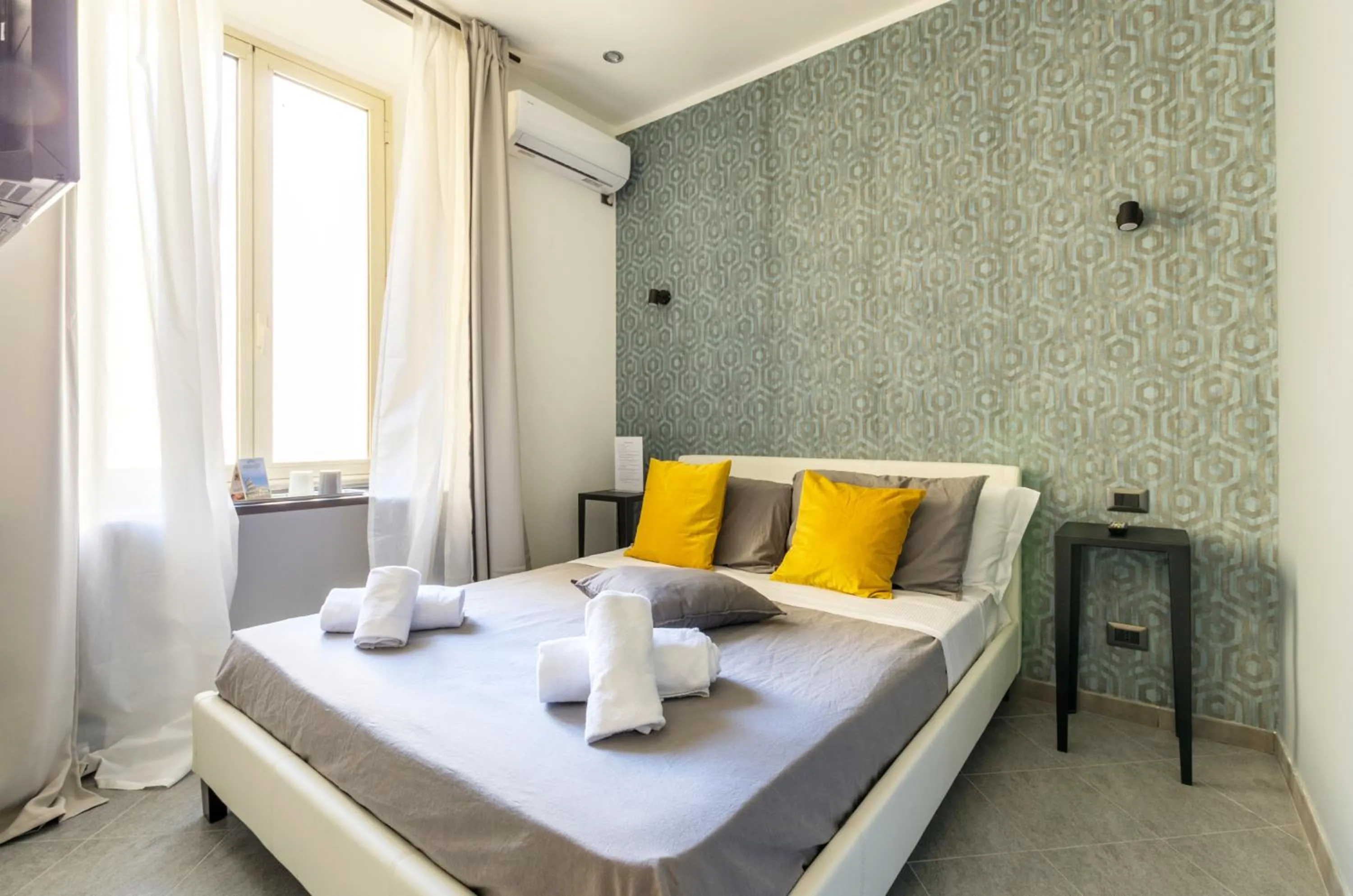 Bed in Merulana 139 Suites