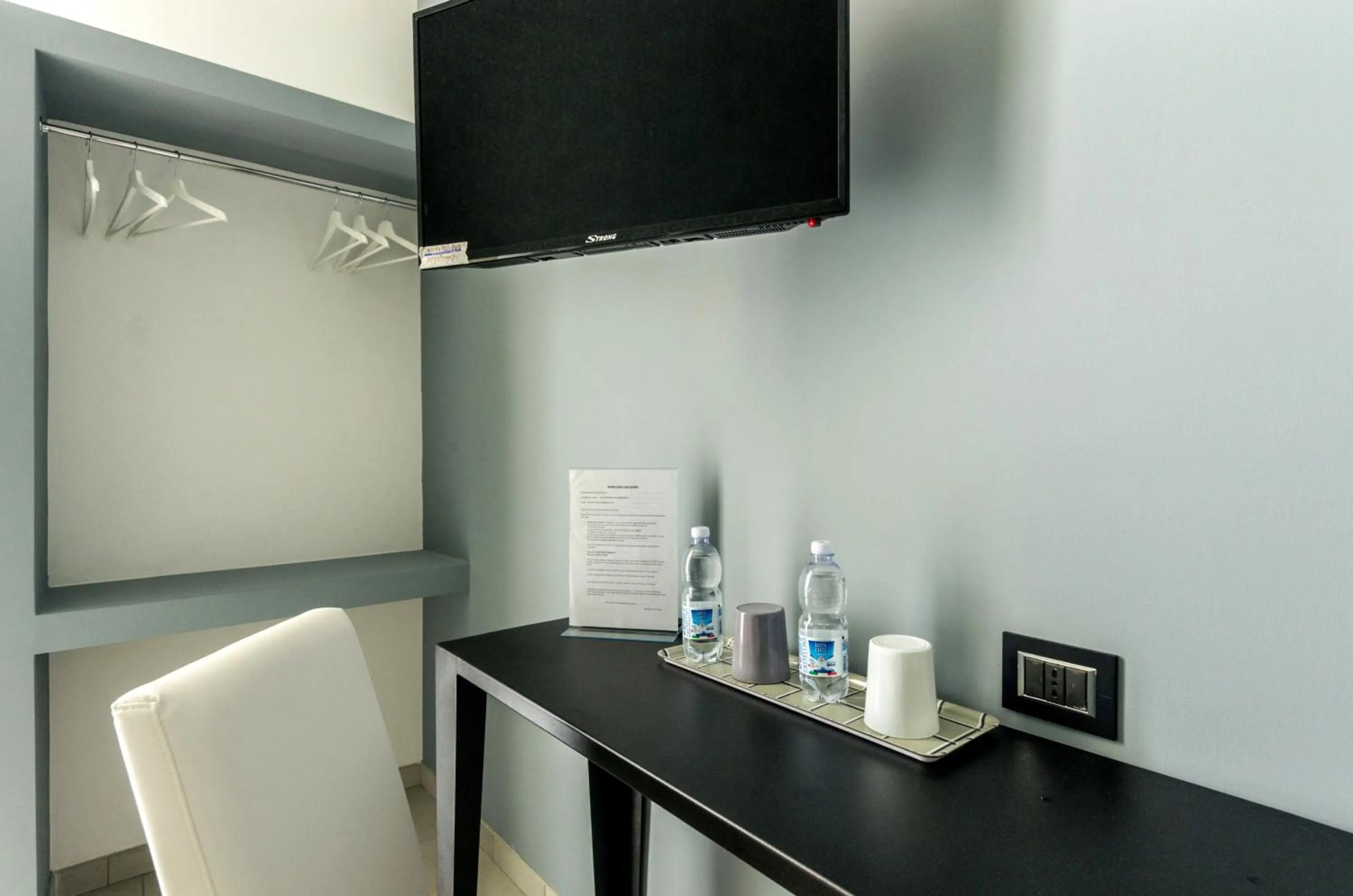 TV and multimedia in Merulana 139 Suites