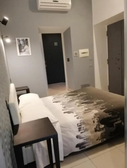 Bed in Merulana 139 Suites