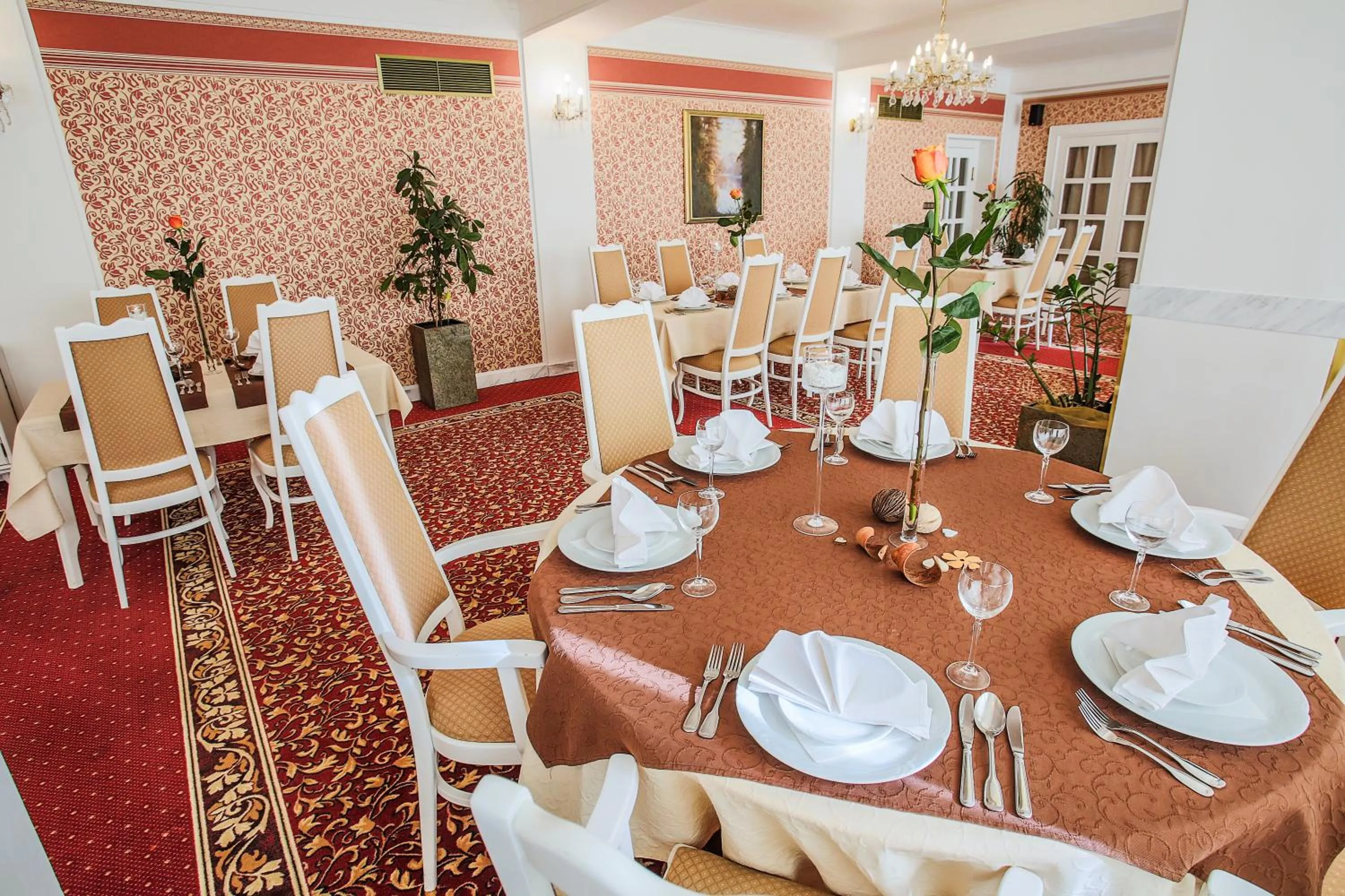 Restaurant/places to eat in Hotel Ostrov