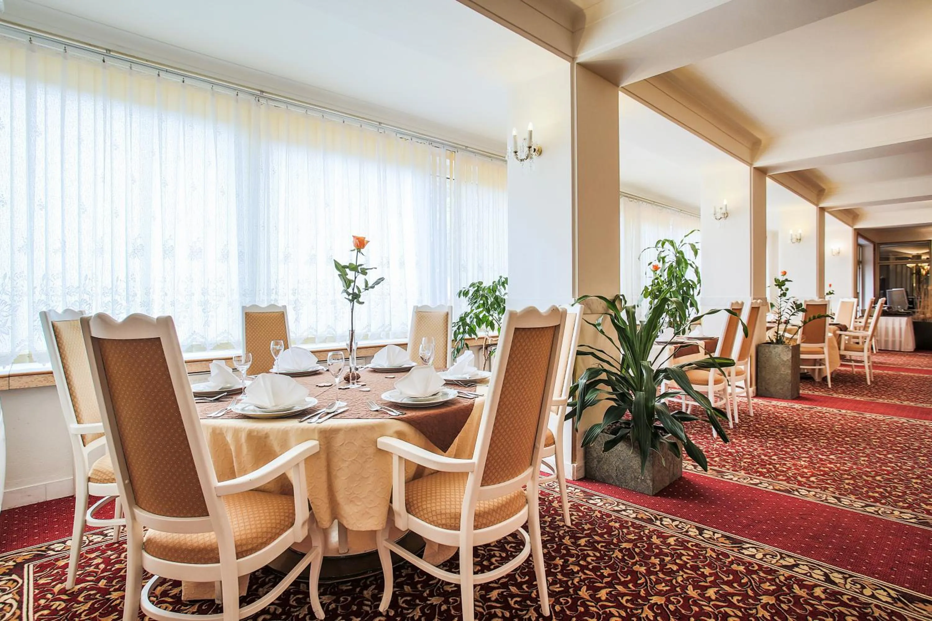 Restaurant/places to eat in Hotel Ostrov