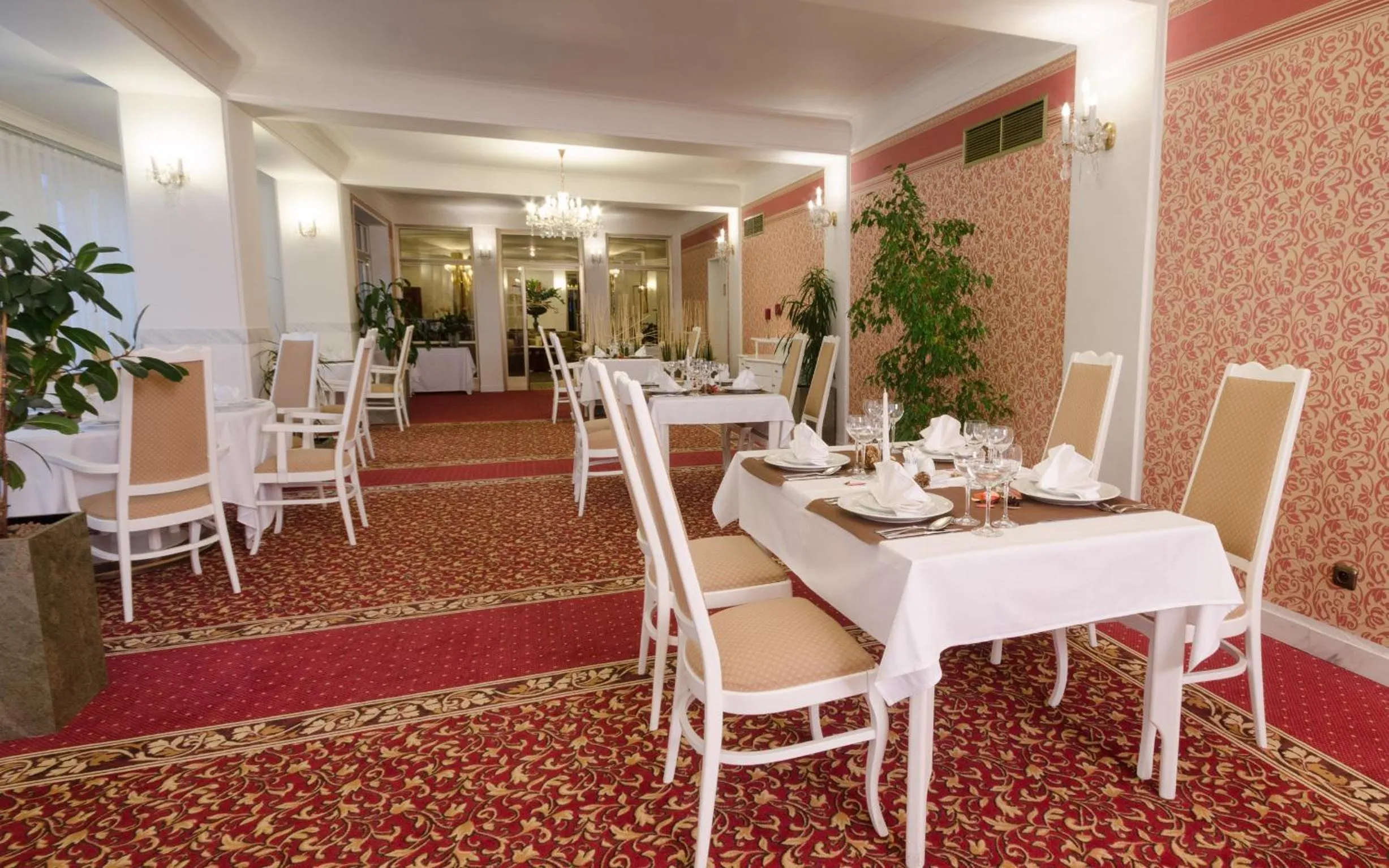 Restaurant/places to eat in Hotel Ostrov