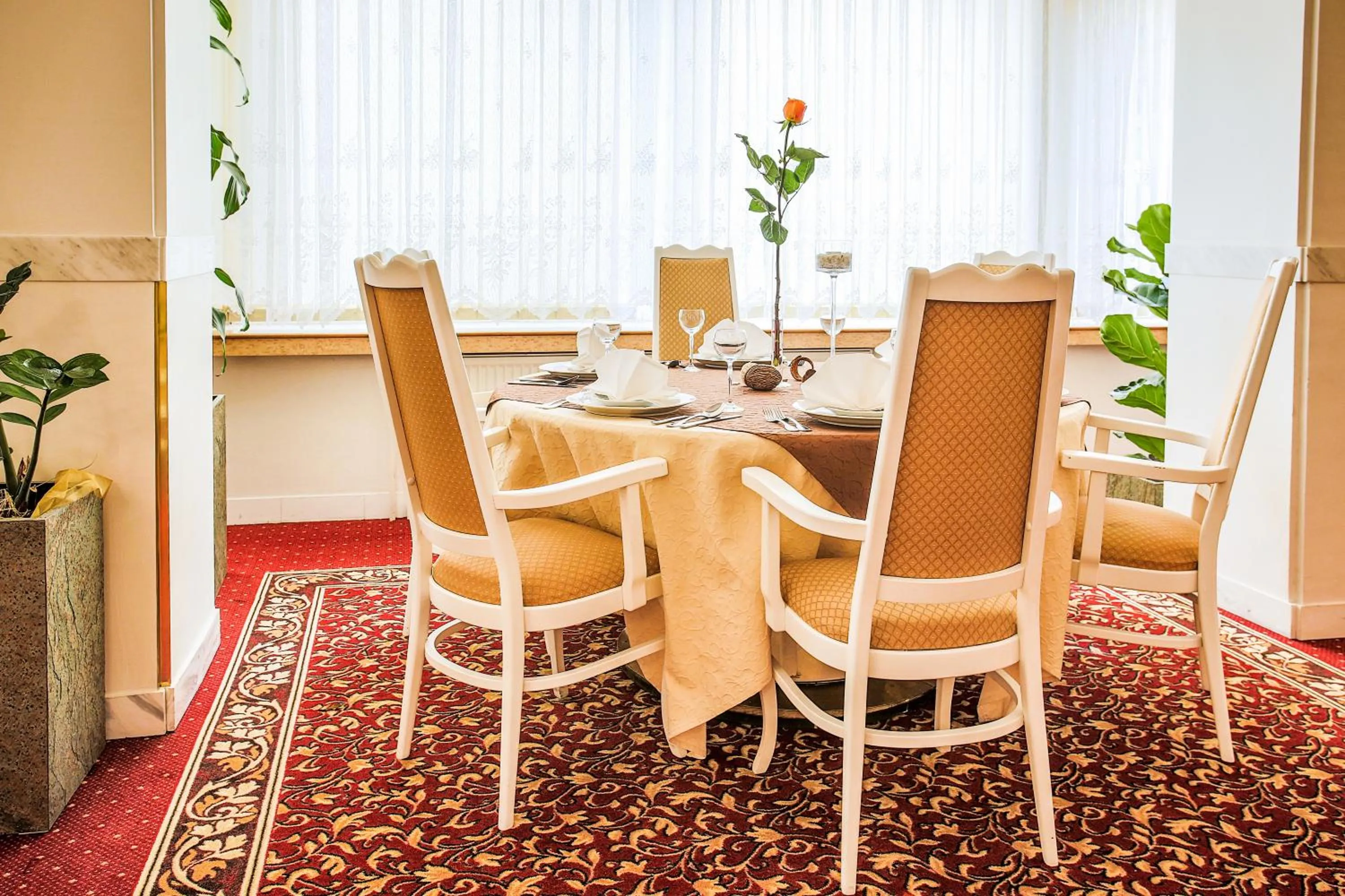 Restaurant/places to eat in Hotel Ostrov