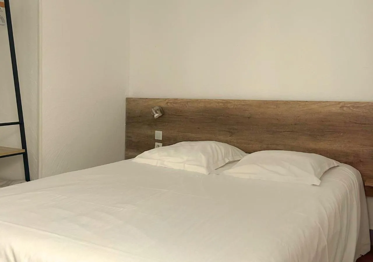 Bedroom, Bed in Hôtel Le Carnon