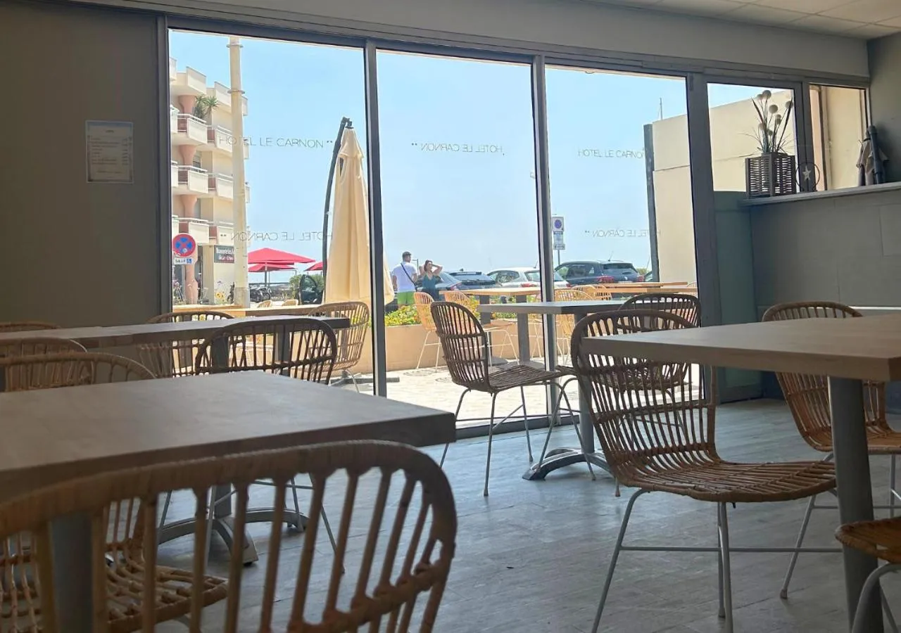 Breakfast in Hôtel Le Carnon