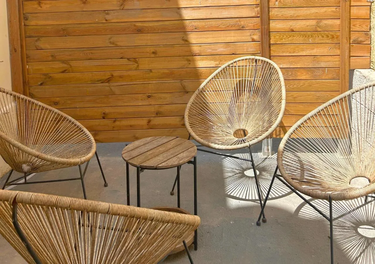 Patio in Hôtel Le Carnon