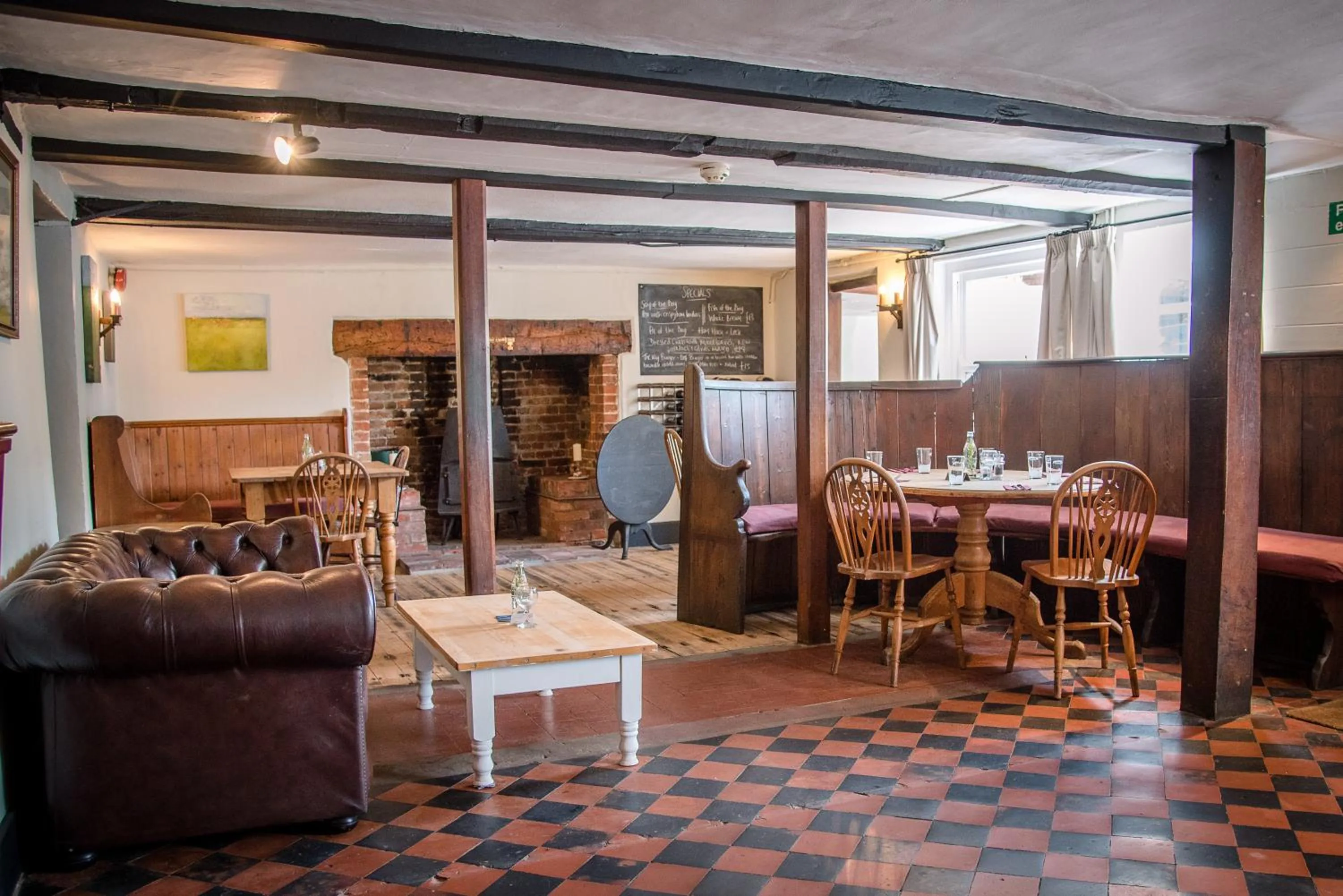 Lounge or bar in The Golden Key