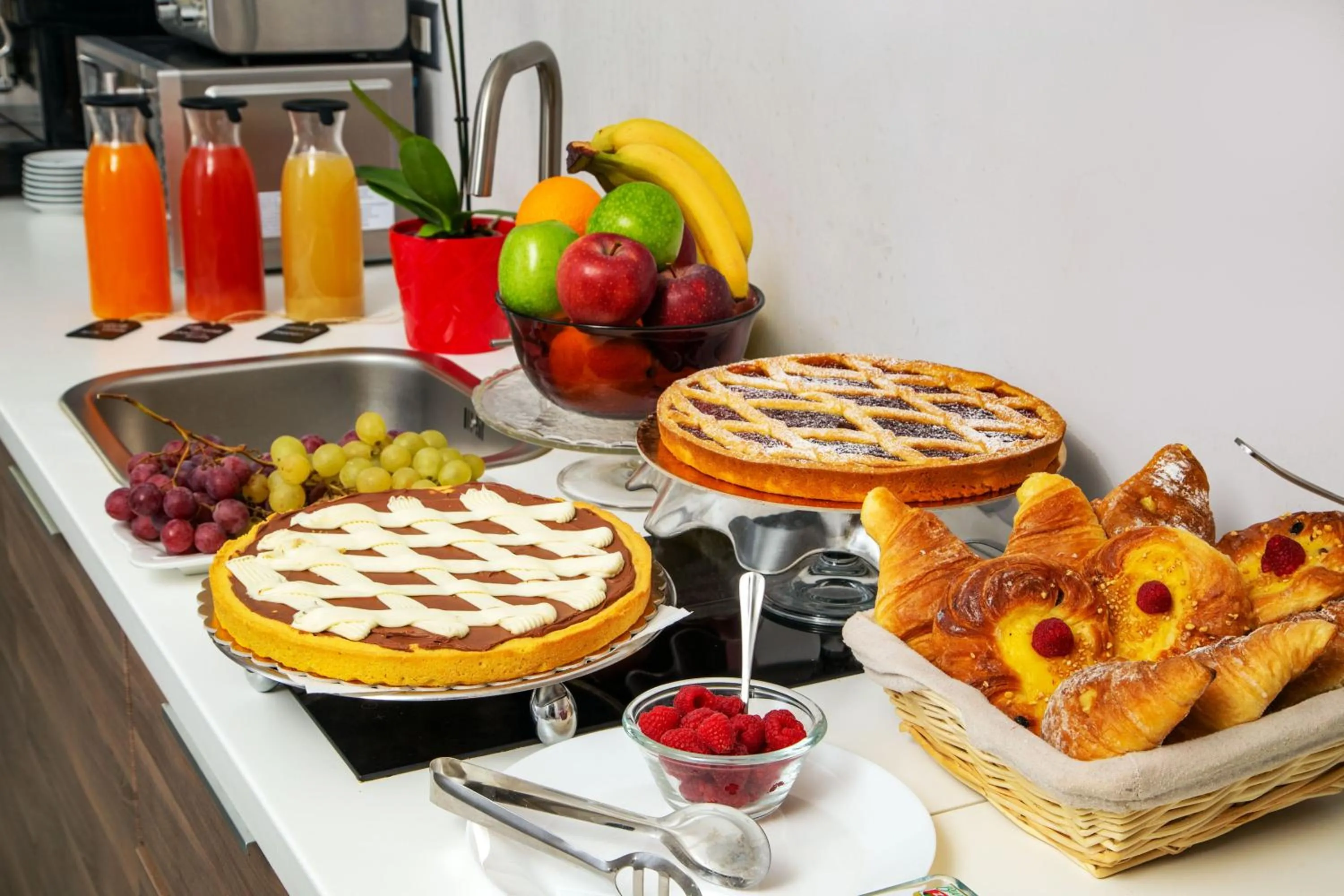 Food and drinks in Prima Guest House Collection