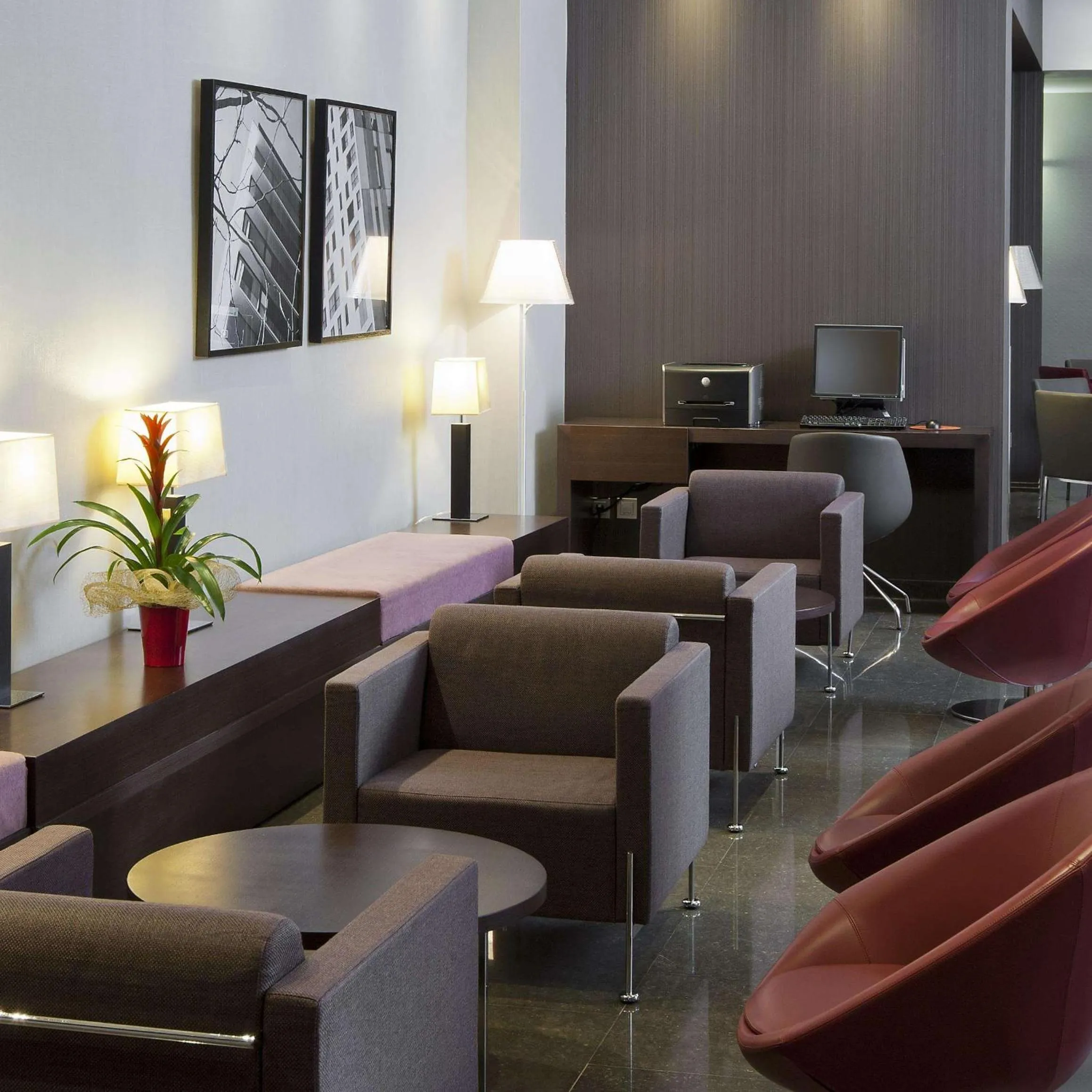 Lounge or bar in NH Barcelona Diagonal Center