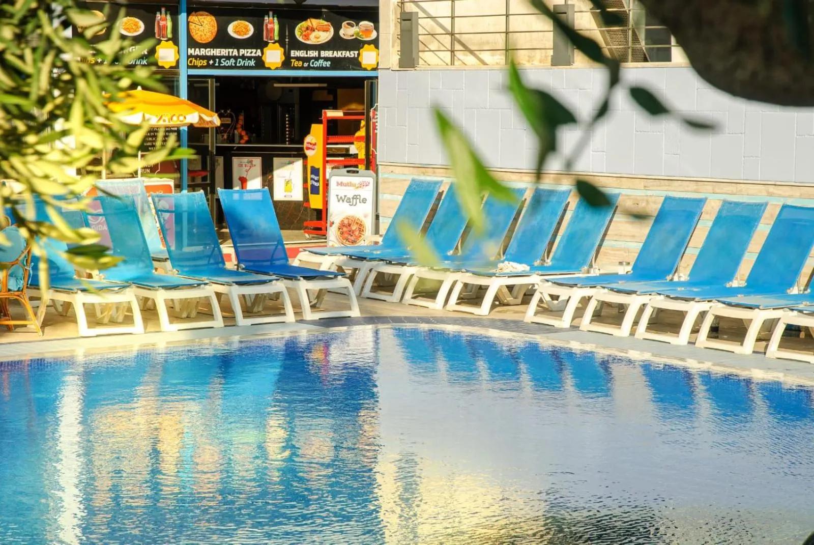 Swimming pool in Mutlu Hotel