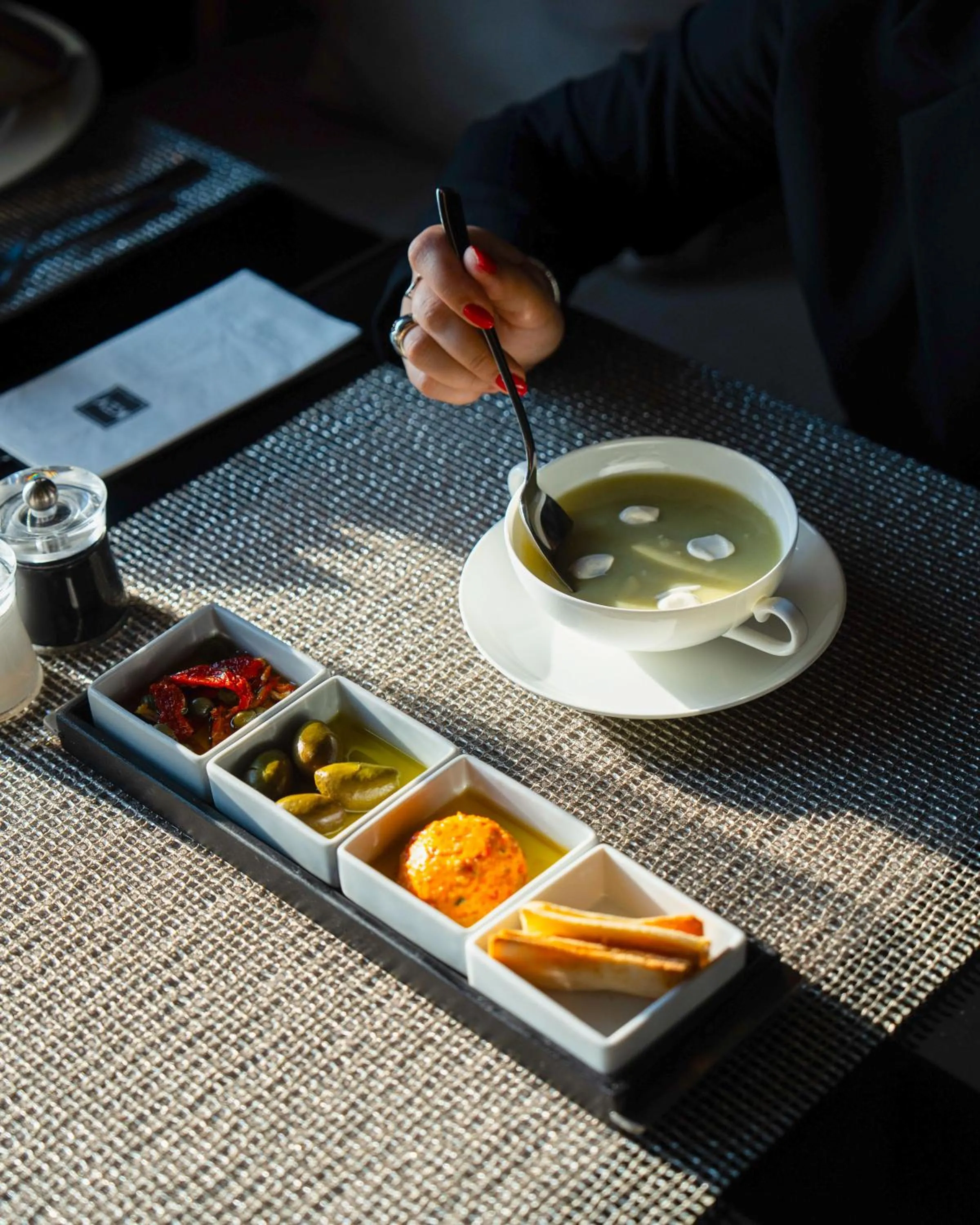 Restaurant/places to eat in Key Hotel