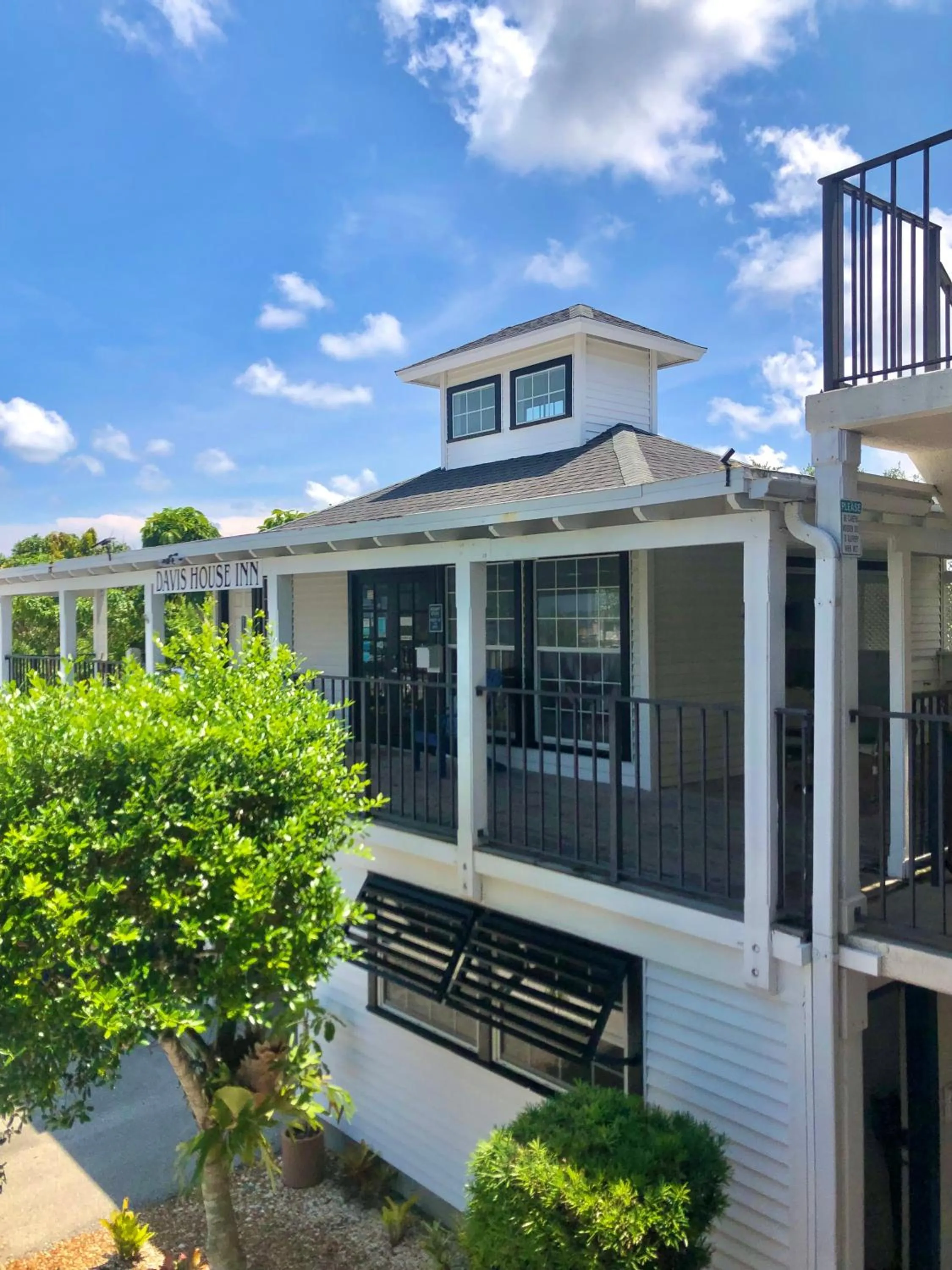 Property building in Davis House Inn