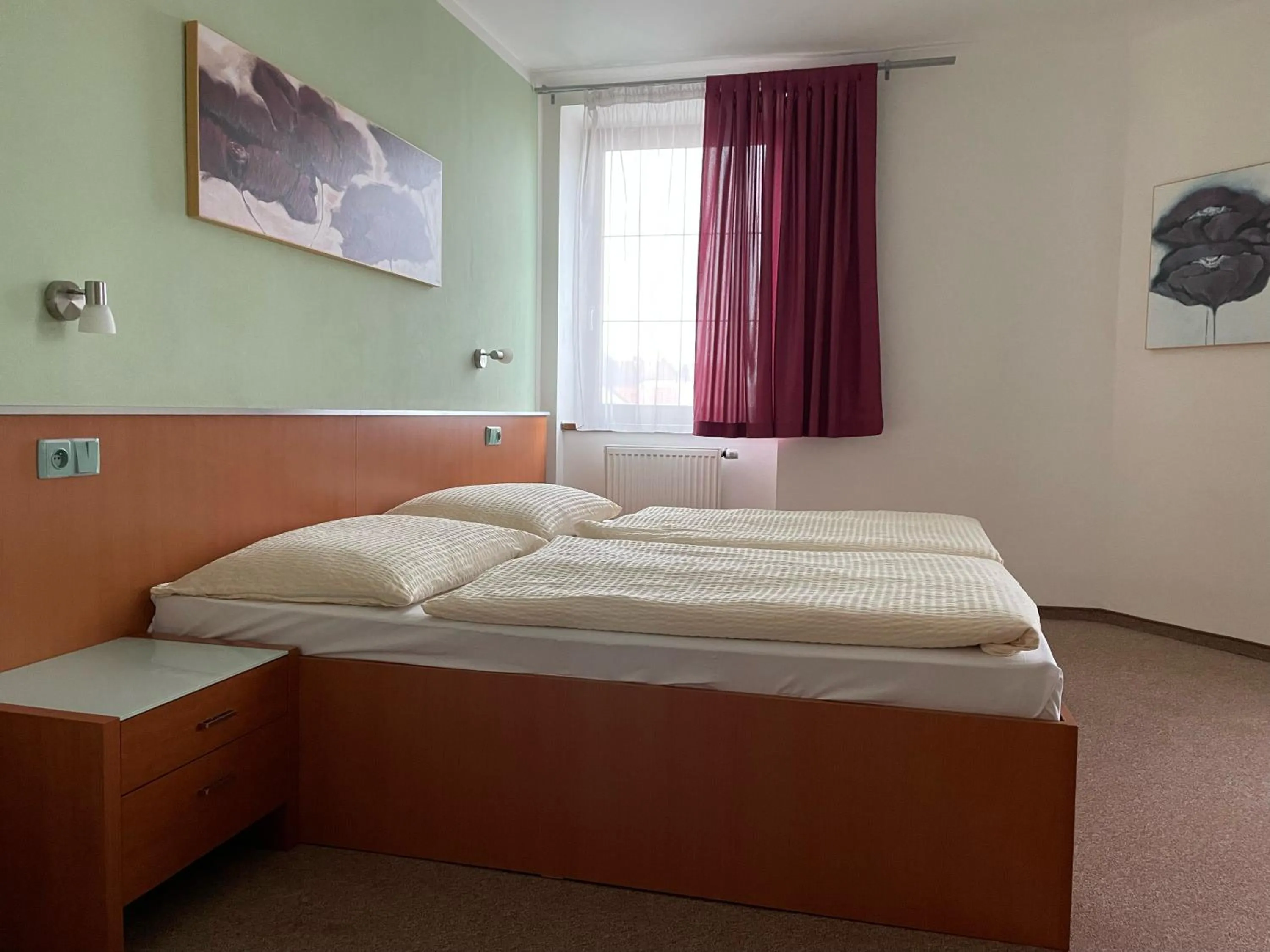 Bedroom, Bed in Hotel Ostrov Garni